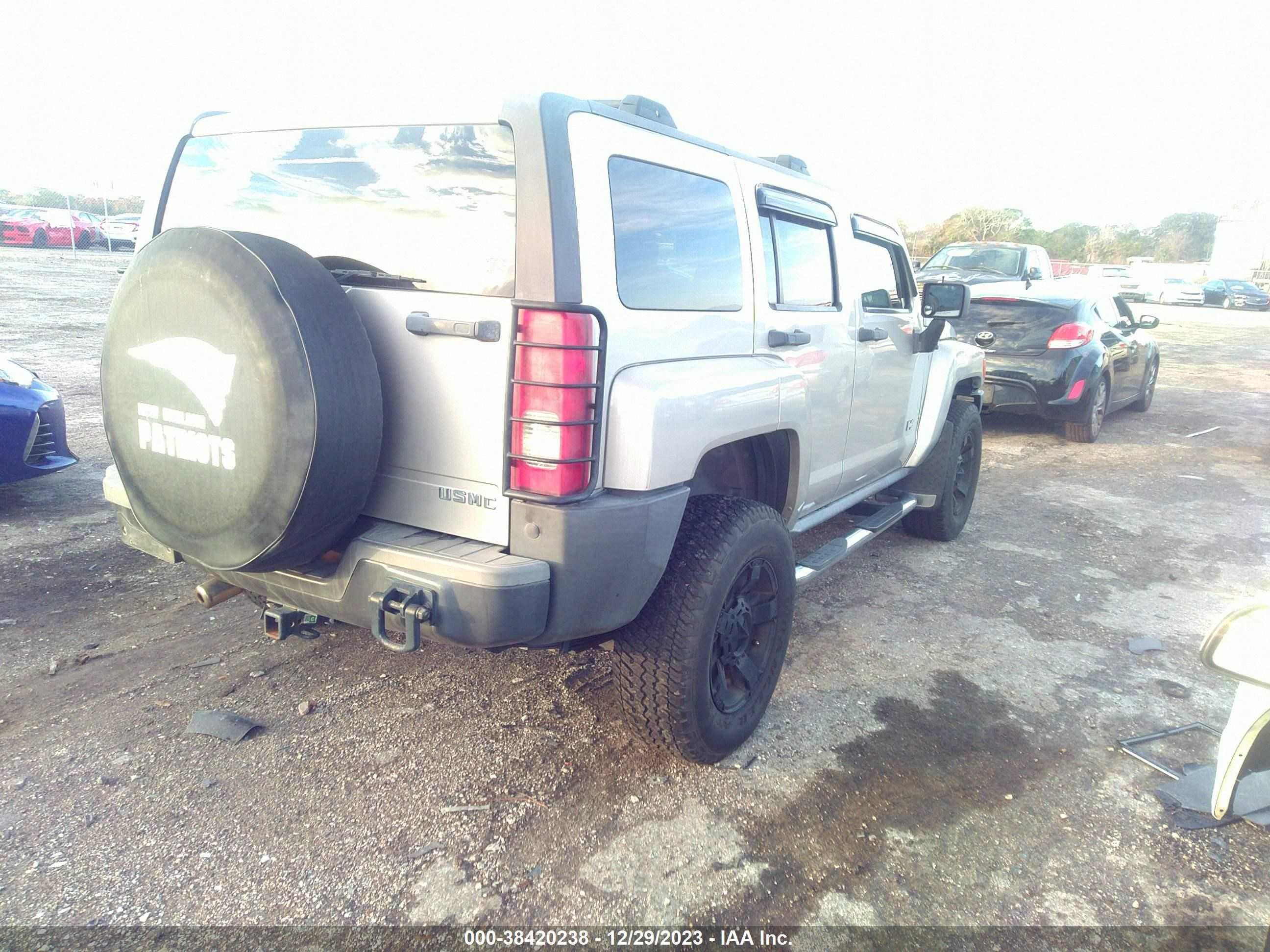 Photo 3 VIN: 5GTEN13E088101064 - HUMMER H3 