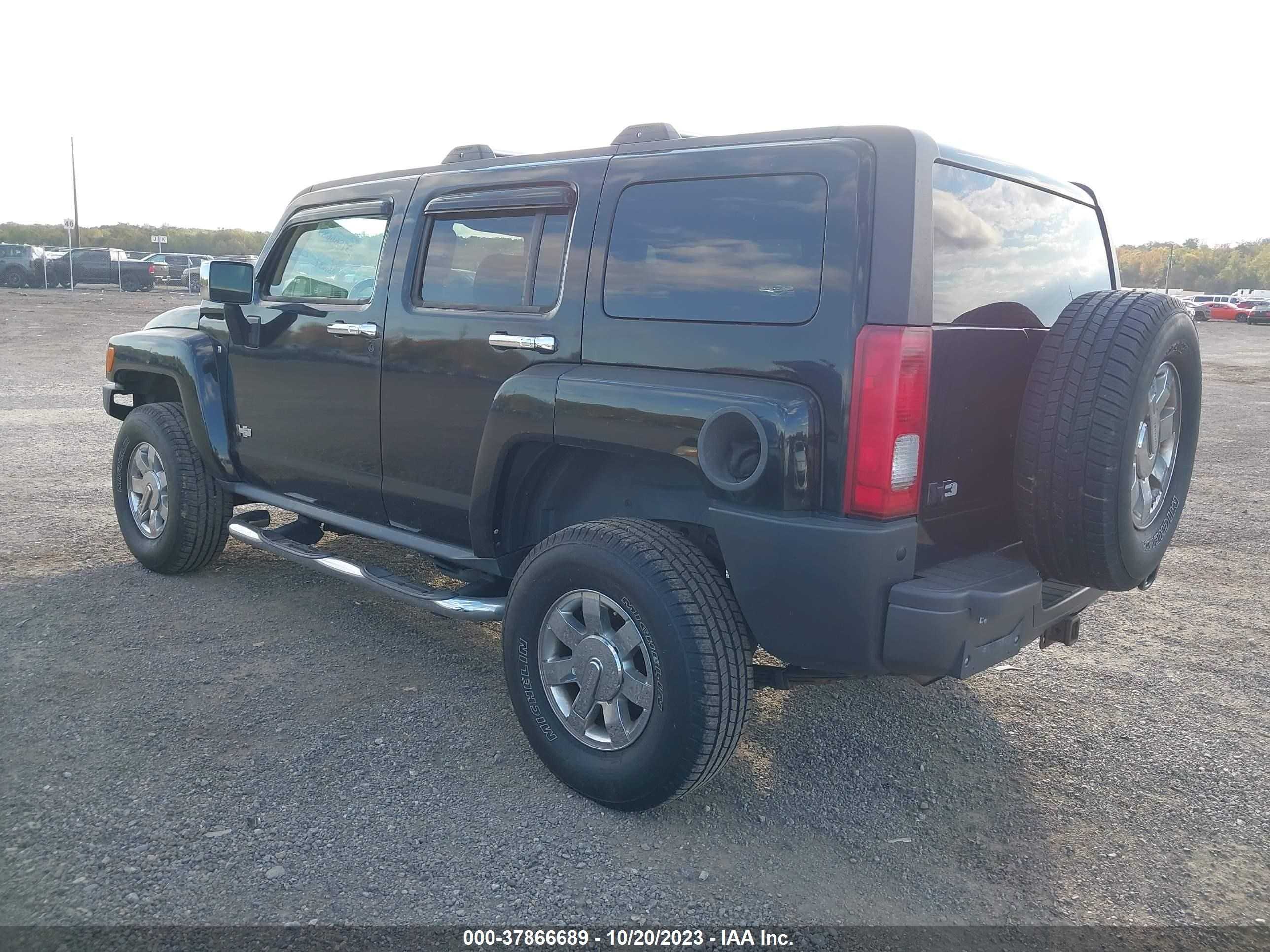 Photo 2 VIN: 5GTEN13E088129236 - HUMMER H3 