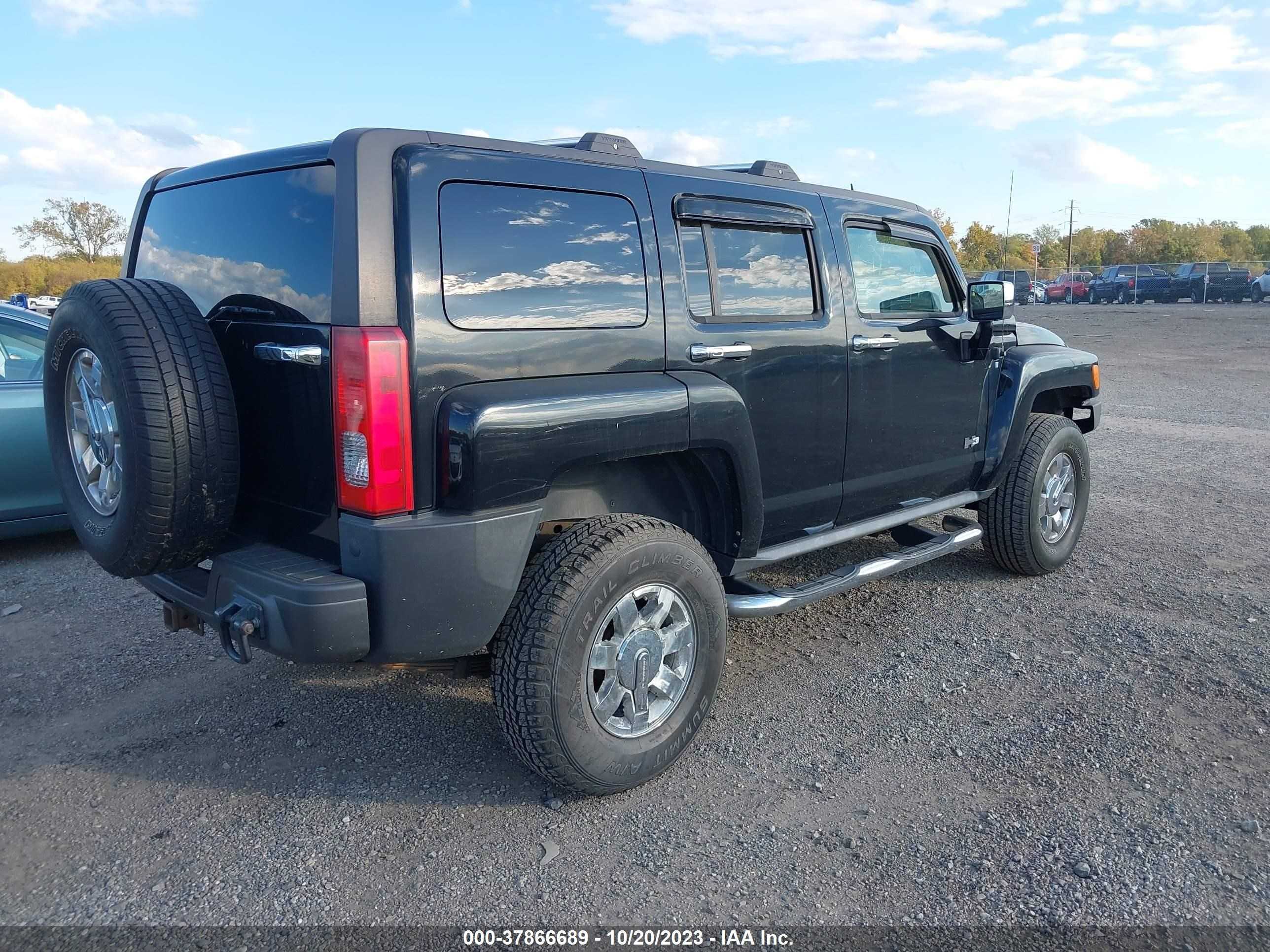 Photo 3 VIN: 5GTEN13E088129236 - HUMMER H3 