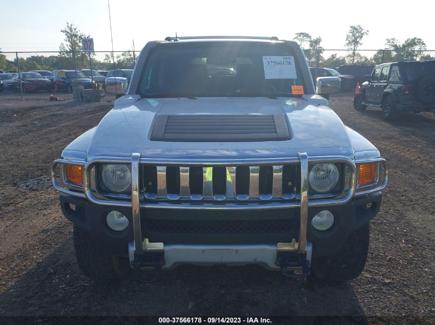 Photo 11 VIN: 5GTEN13E088136641 - HUMMER H3 