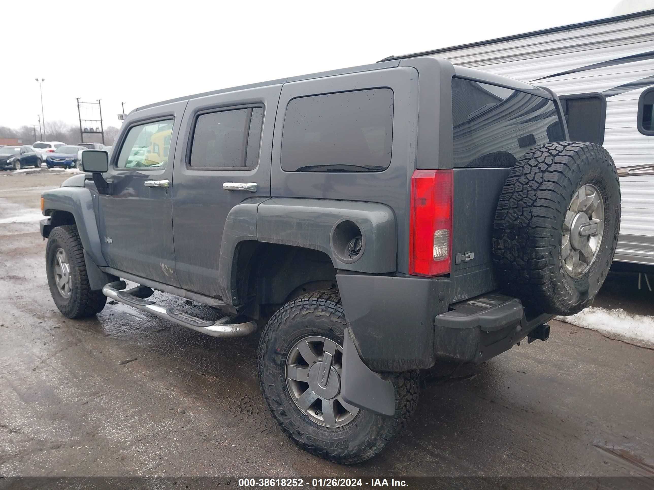 Photo 2 VIN: 5GTEN13E098118741 - HUMMER H3 