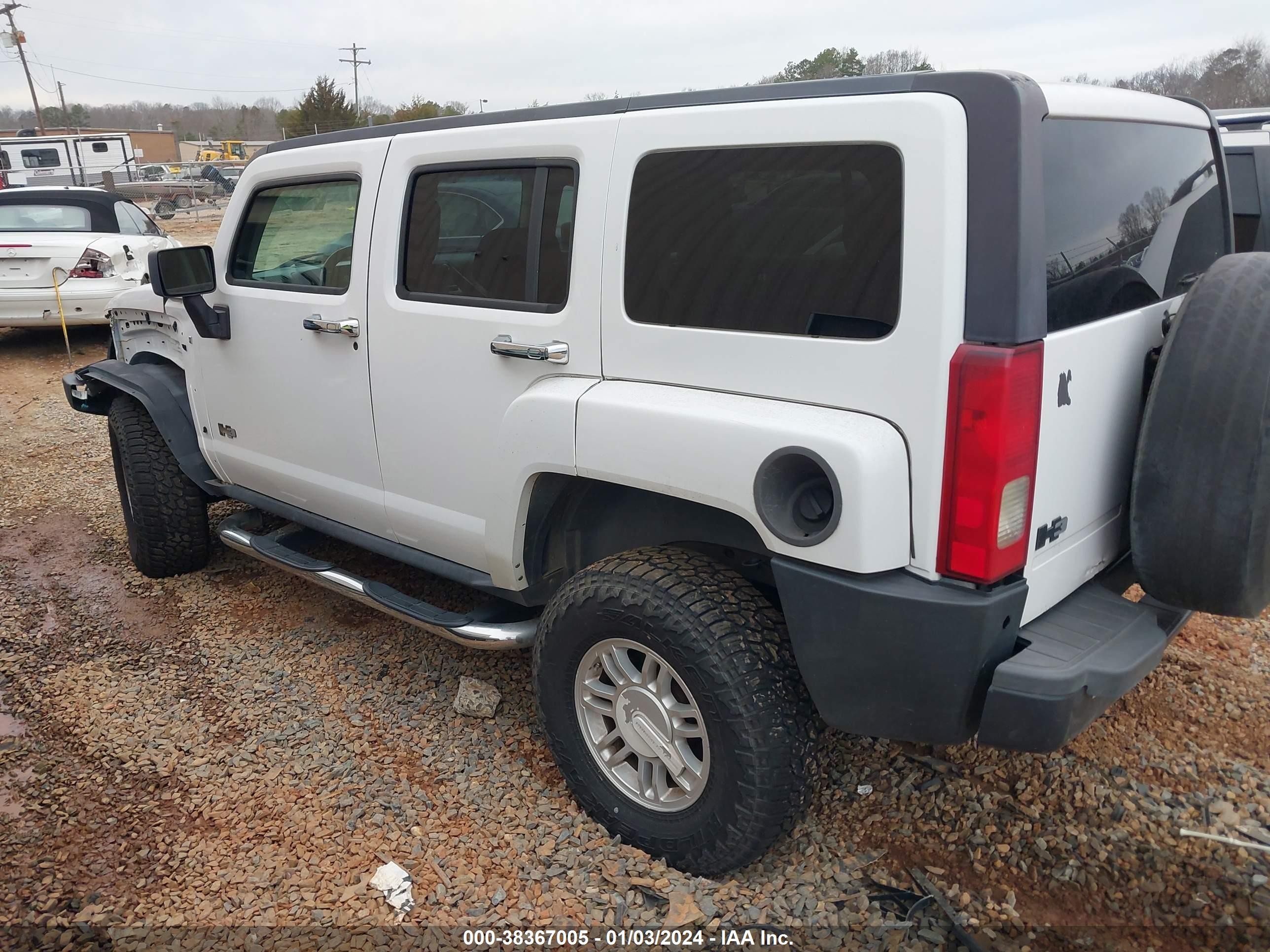 Photo 2 VIN: 5GTEN13E188136020 - HUMMER H3 