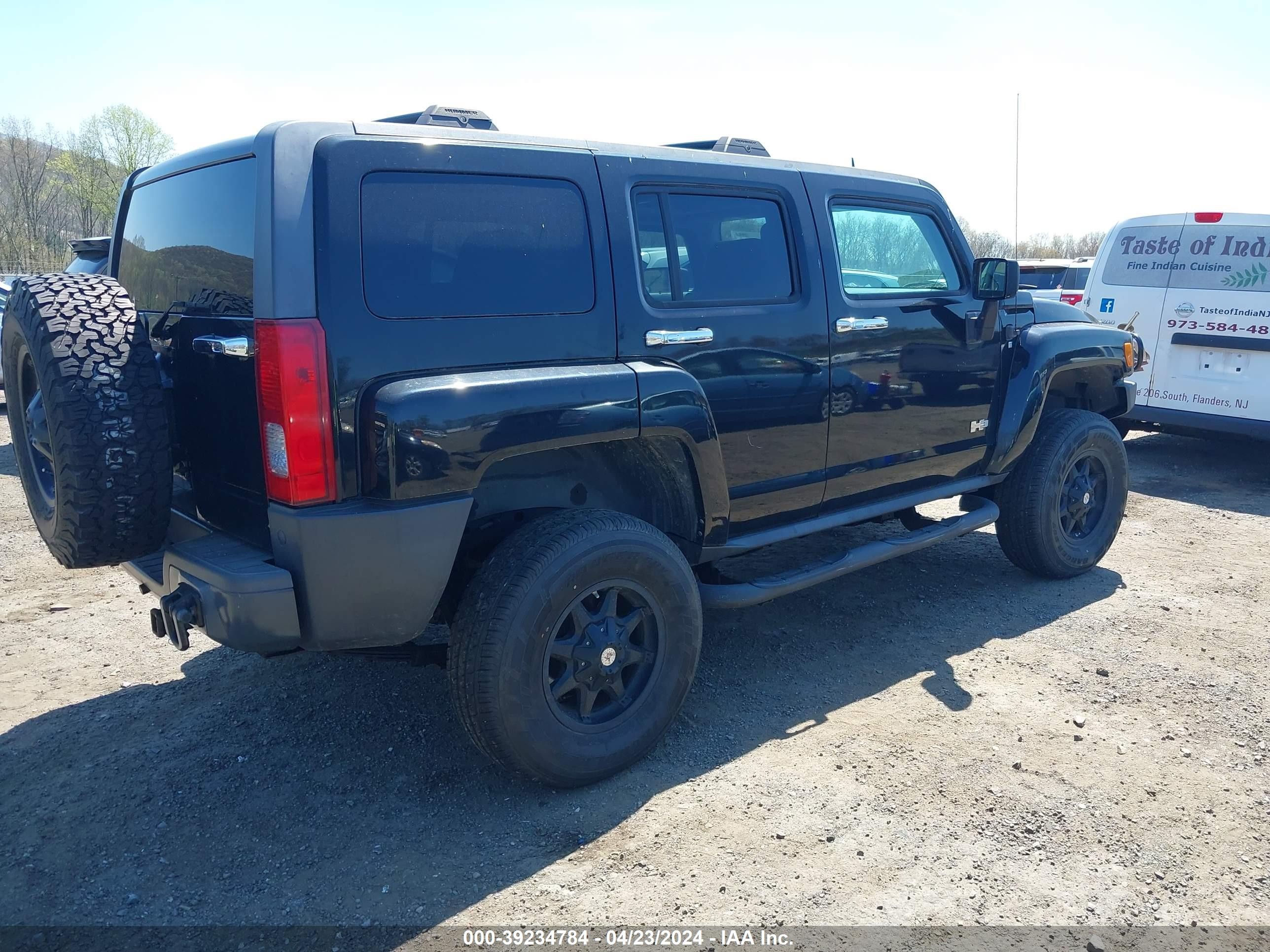 Photo 3 VIN: 5GTEN13E198104881 - HUMMER H2 