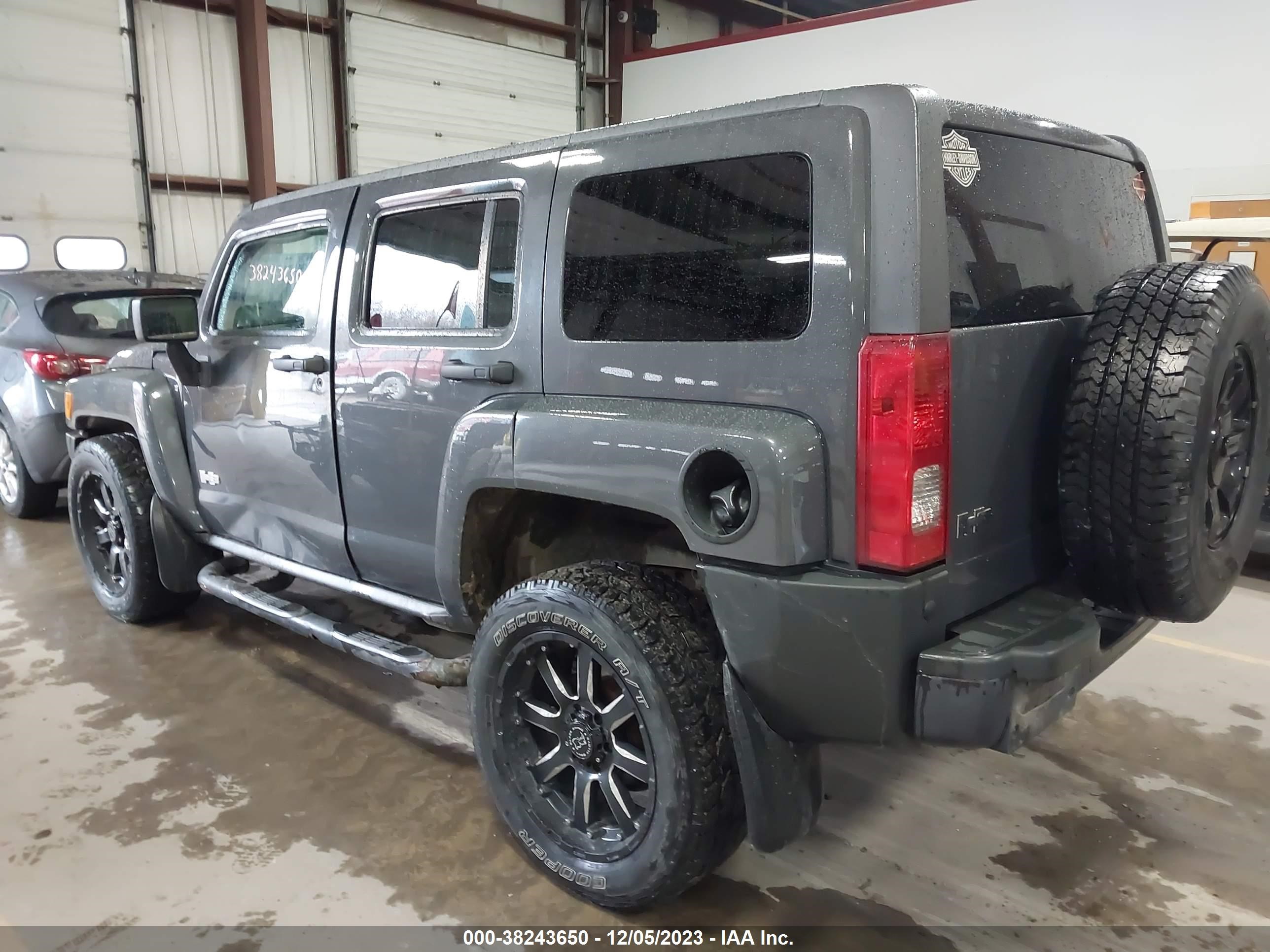 Photo 2 VIN: 5GTEN13E198107568 - HUMMER H3 