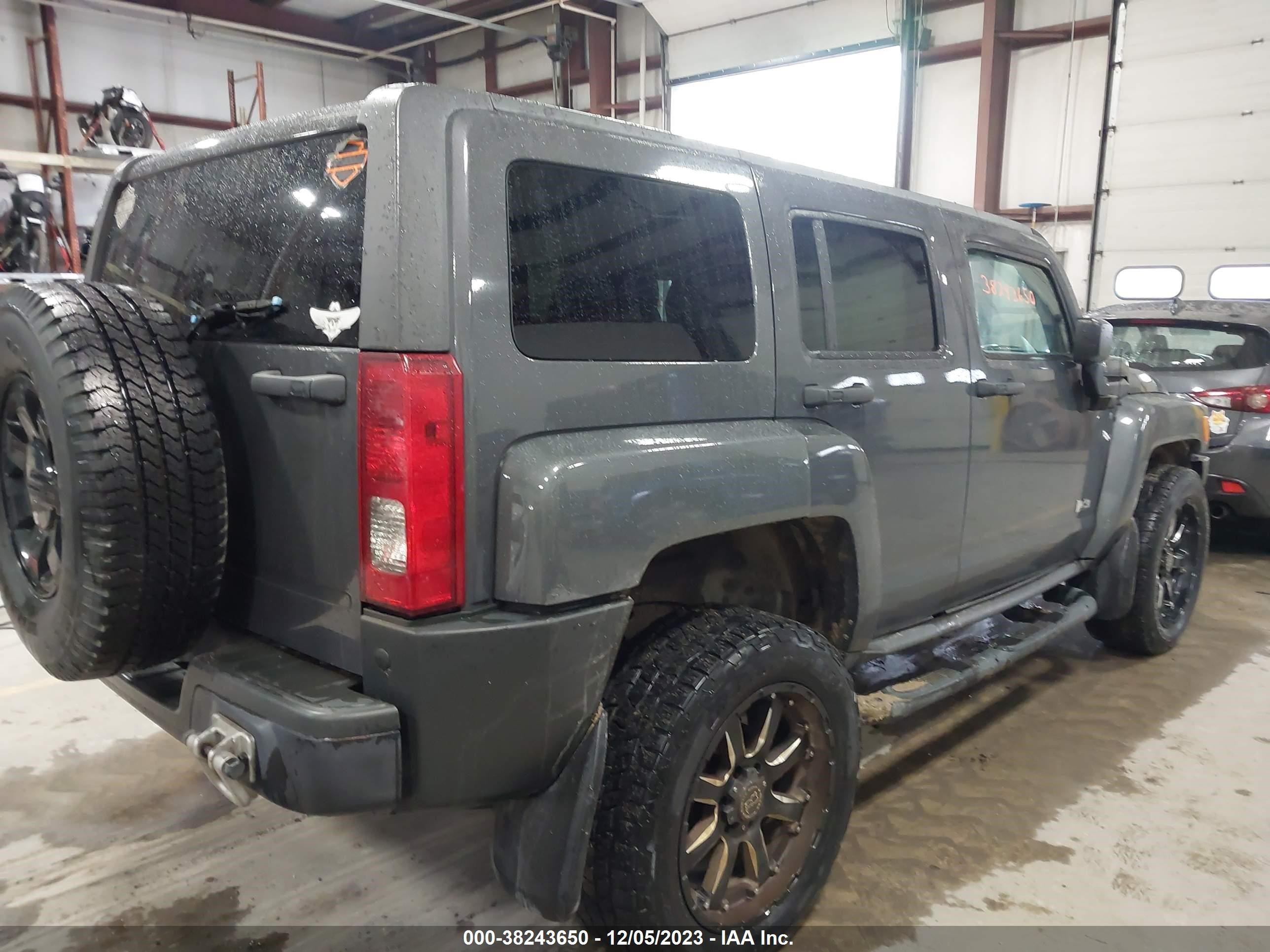 Photo 3 VIN: 5GTEN13E198107568 - HUMMER H3 