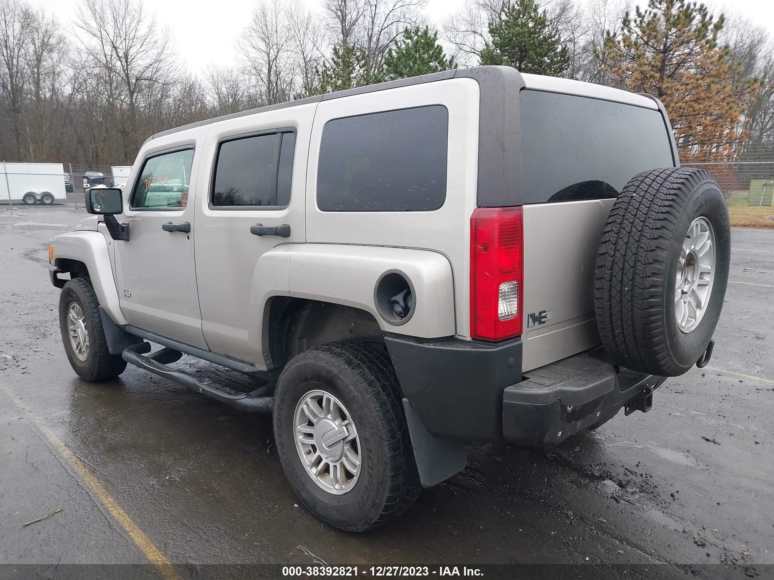 Photo 2 VIN: 5GTEN13E288113720 - HUMMER H3 