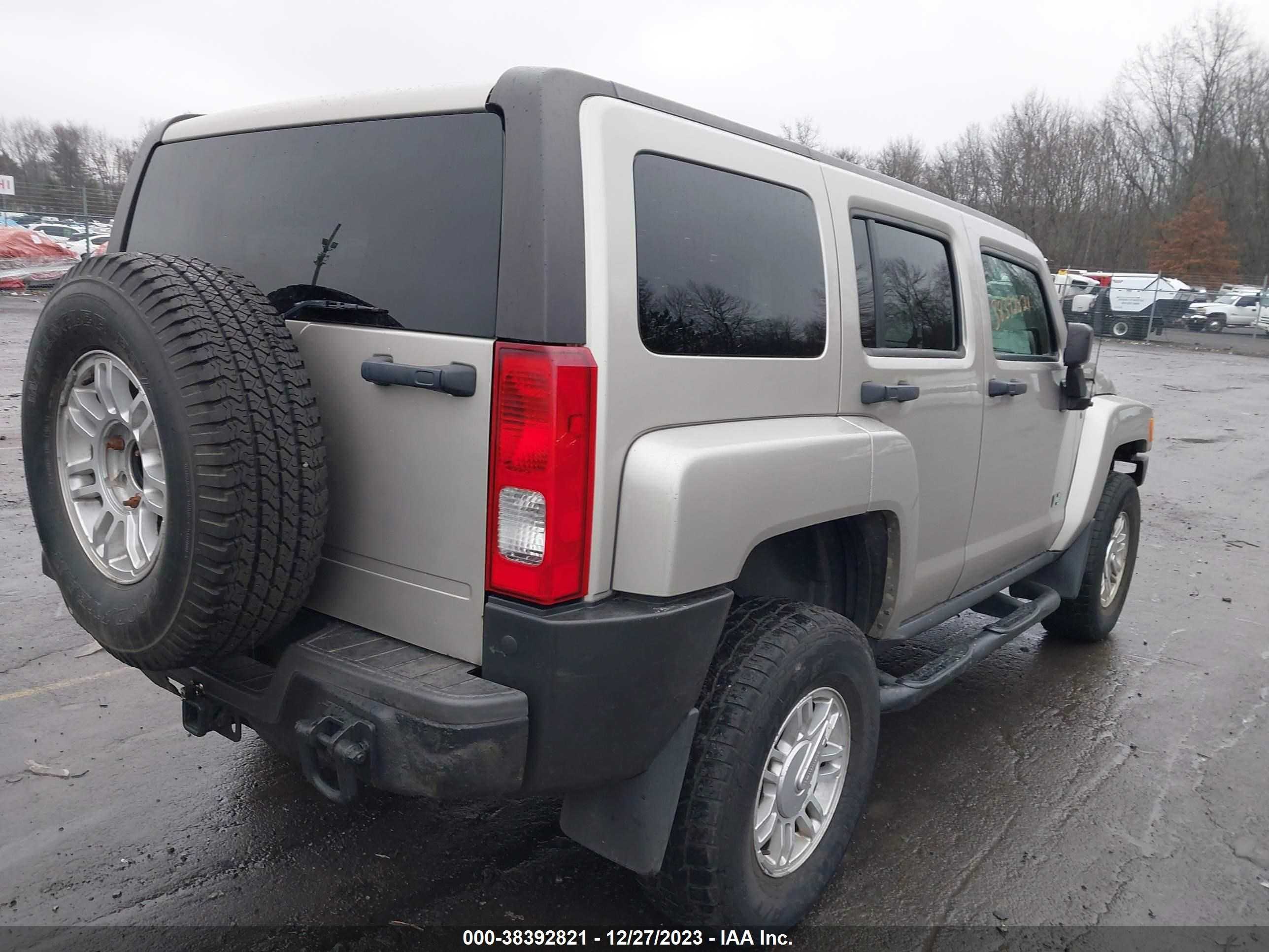 Photo 3 VIN: 5GTEN13E288113720 - HUMMER H3 