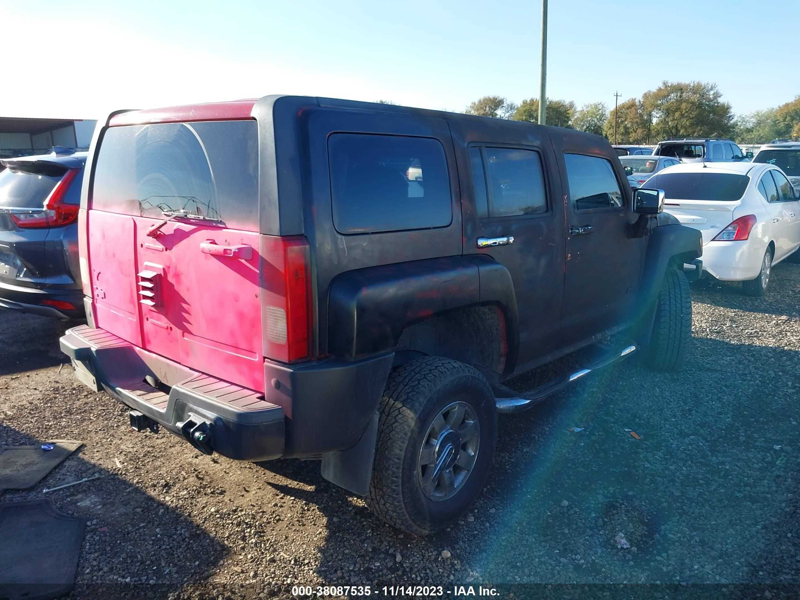 Photo 3 VIN: 5GTEN13E288176963 - HUMMER NULL 