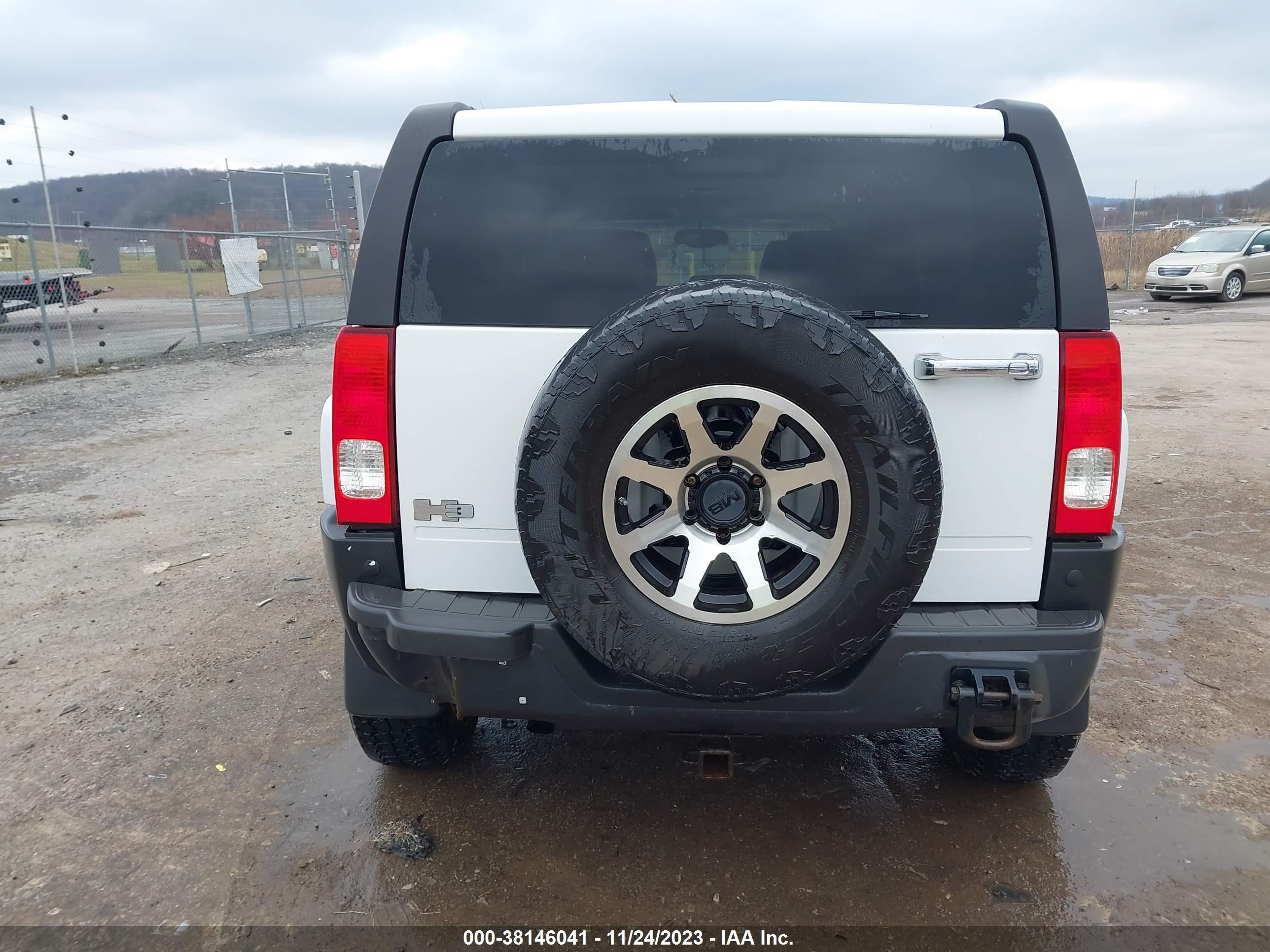 Photo 15 VIN: 5GTEN13E388120076 - HUMMER H3 