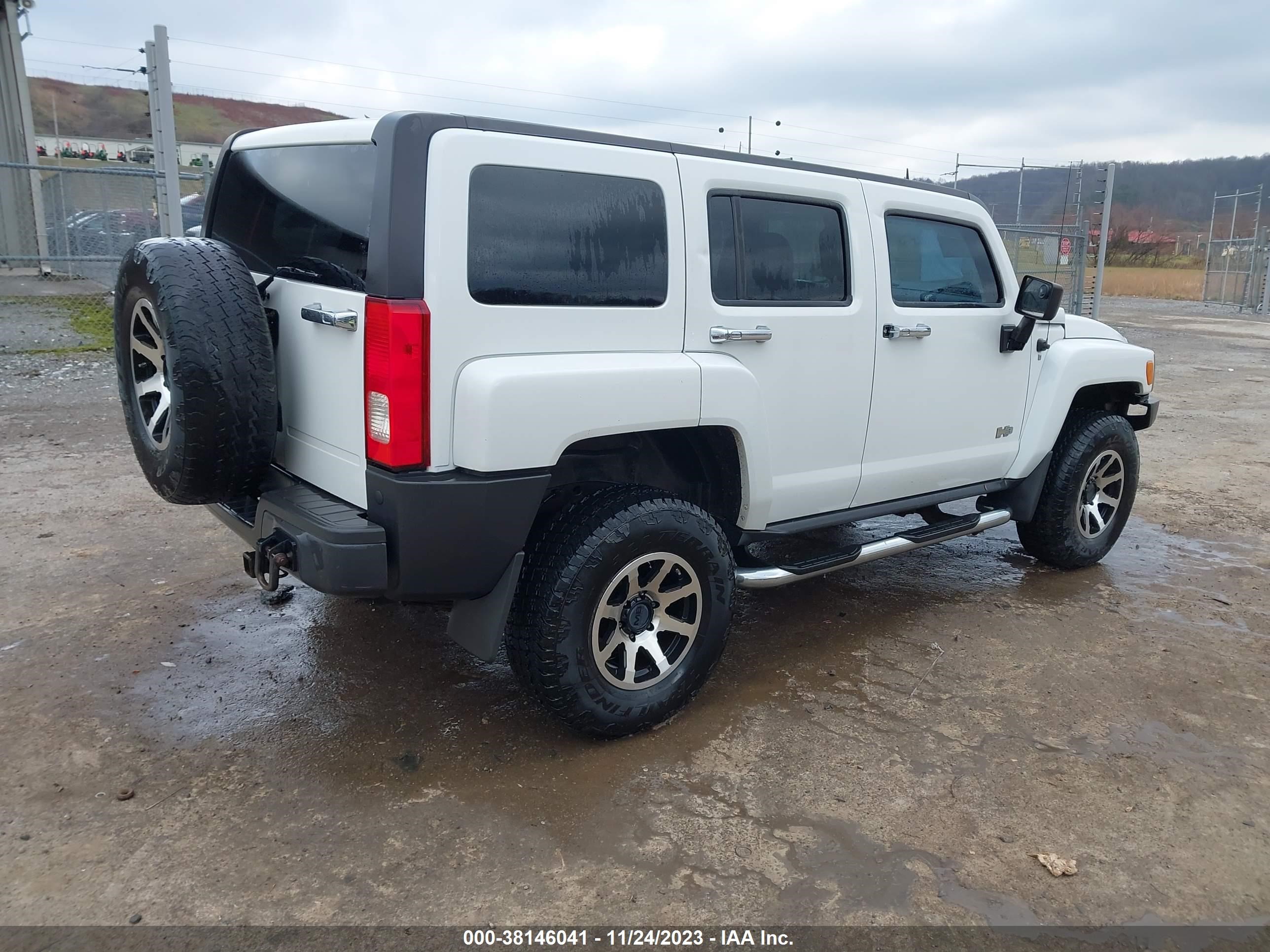 Photo 3 VIN: 5GTEN13E388120076 - HUMMER H3 