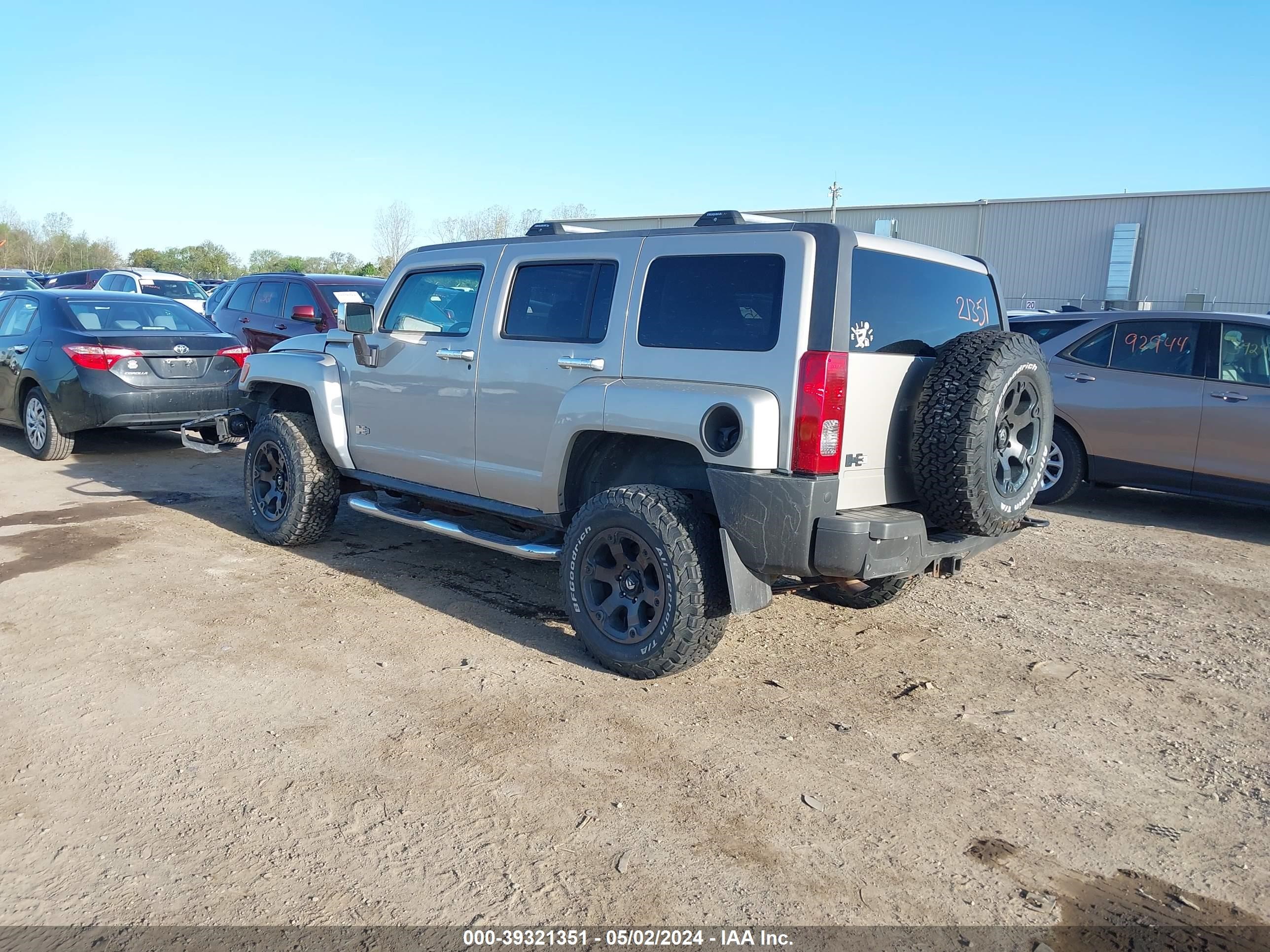 Photo 2 VIN: 5GTEN13E388178608 - HUMMER NULL 