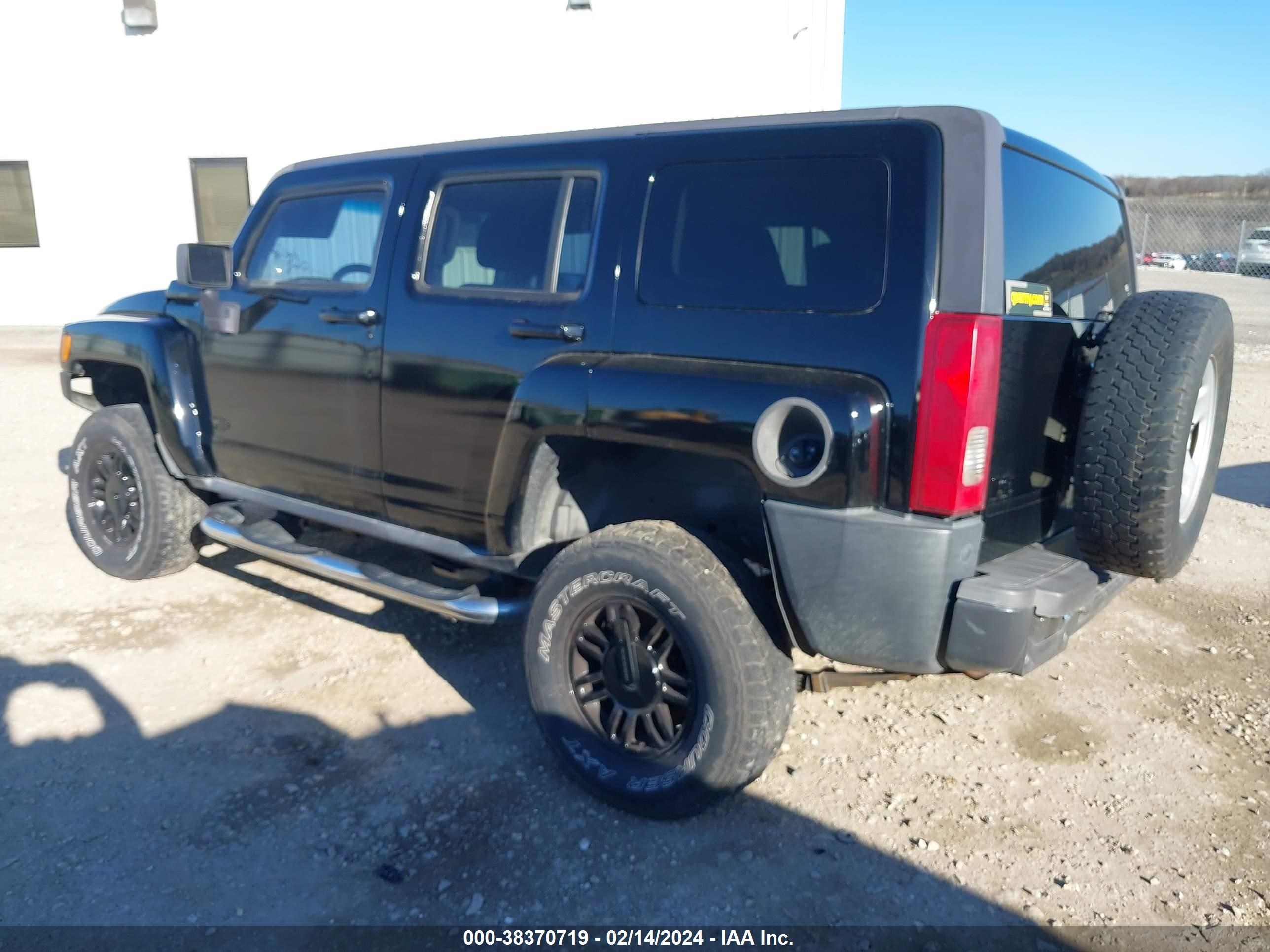 Photo 3 VIN: 5GTEN13E488101102 - HUMMER H3 