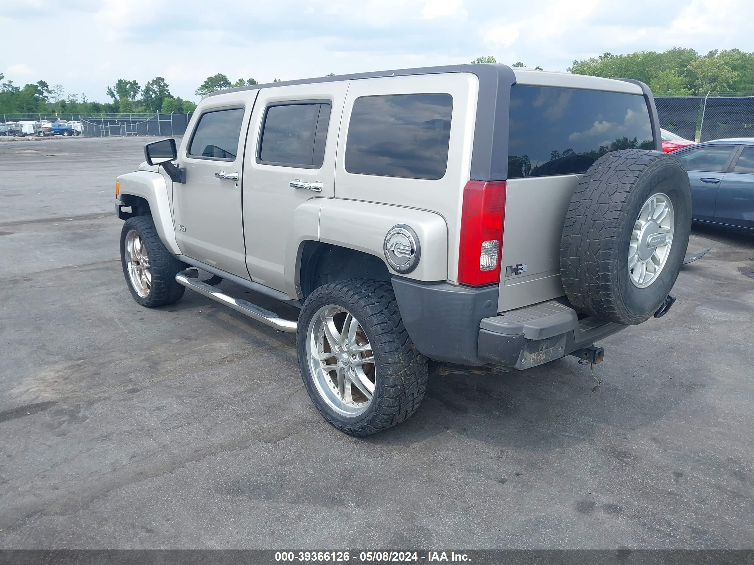 Photo 2 VIN: 5GTEN13E488108244 - HUMMER NULL 