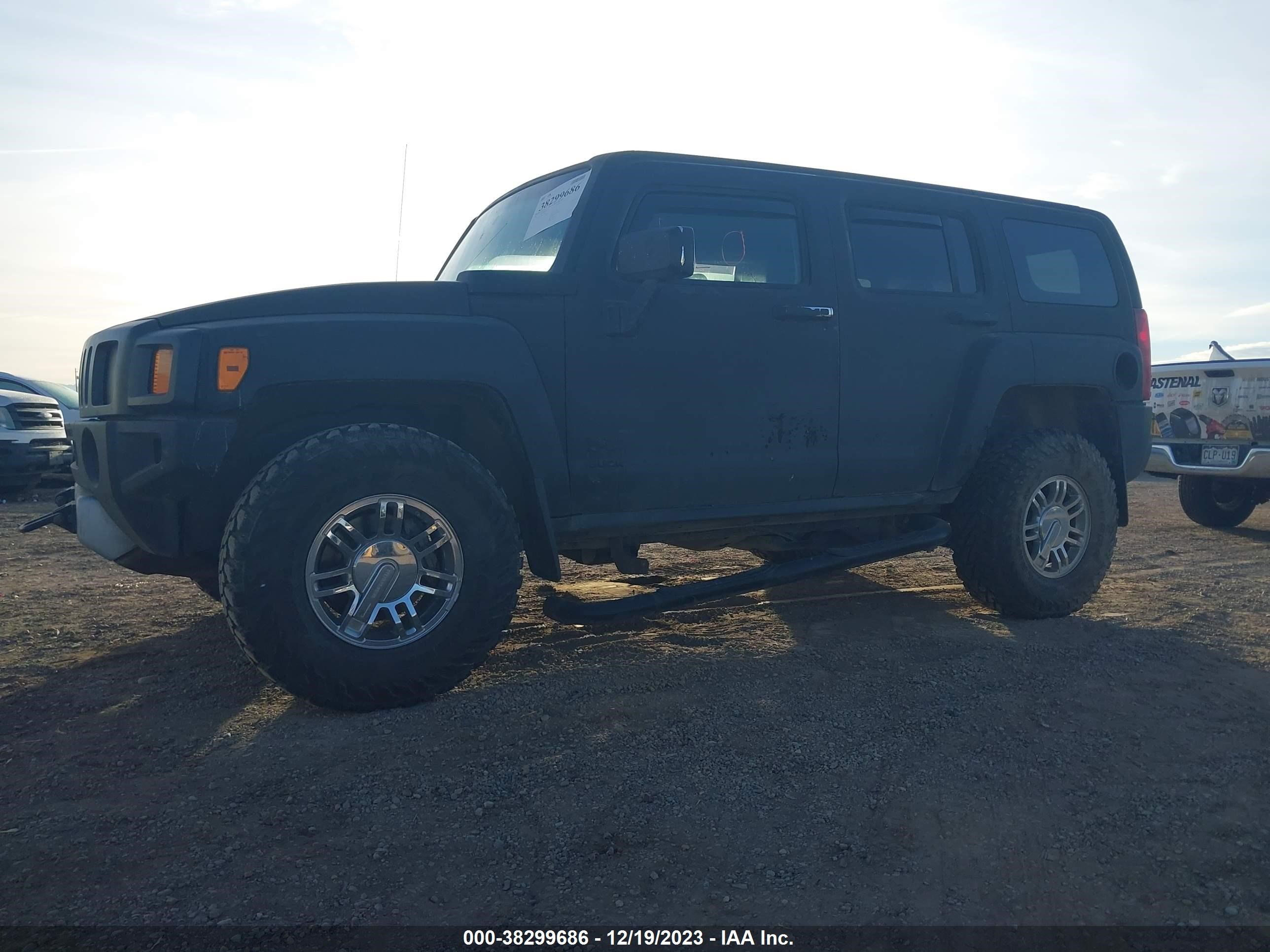 Photo 1 VIN: 5GTEN13E488117865 - HUMMER H3 