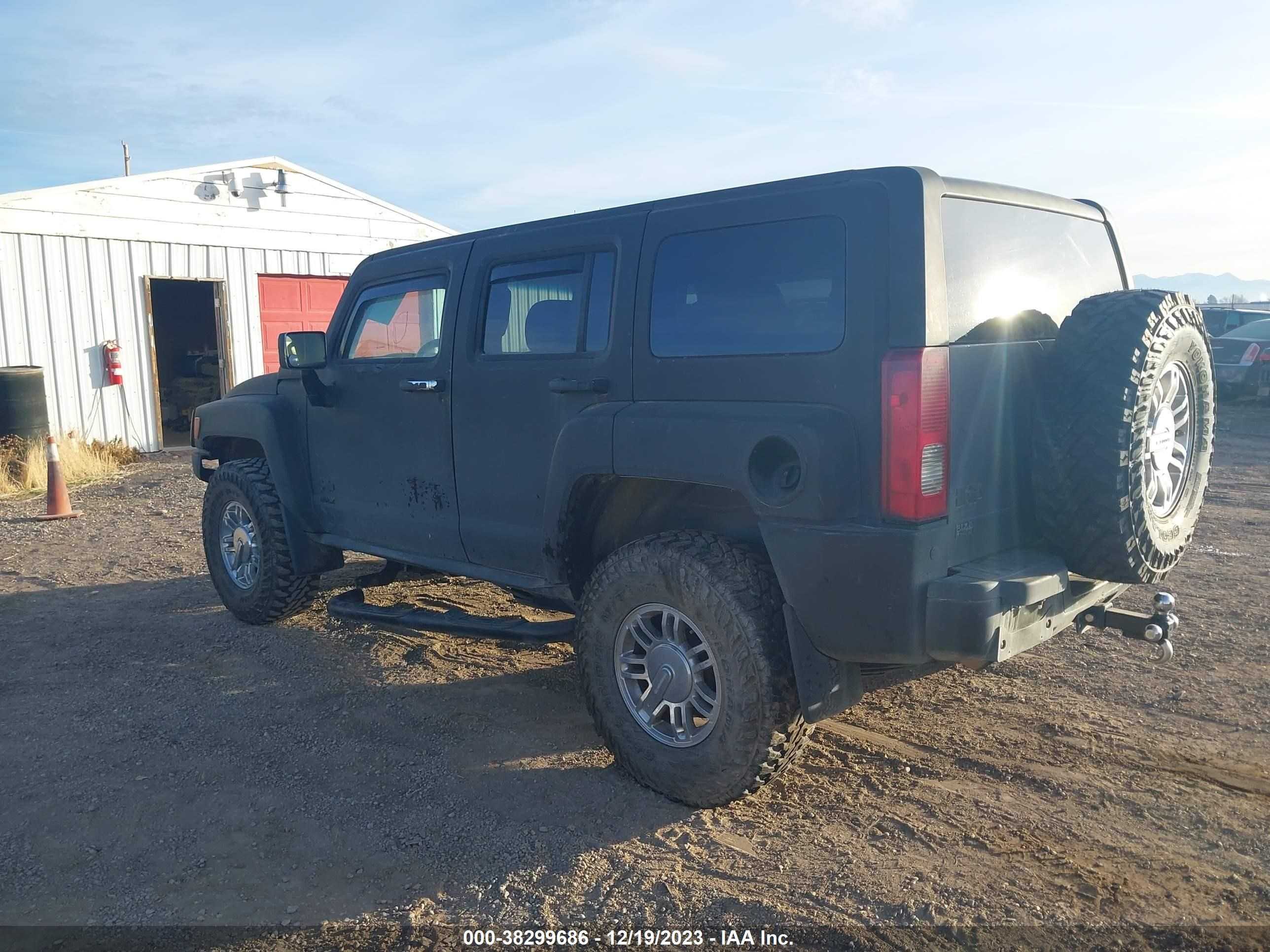 Photo 2 VIN: 5GTEN13E488117865 - HUMMER H3 