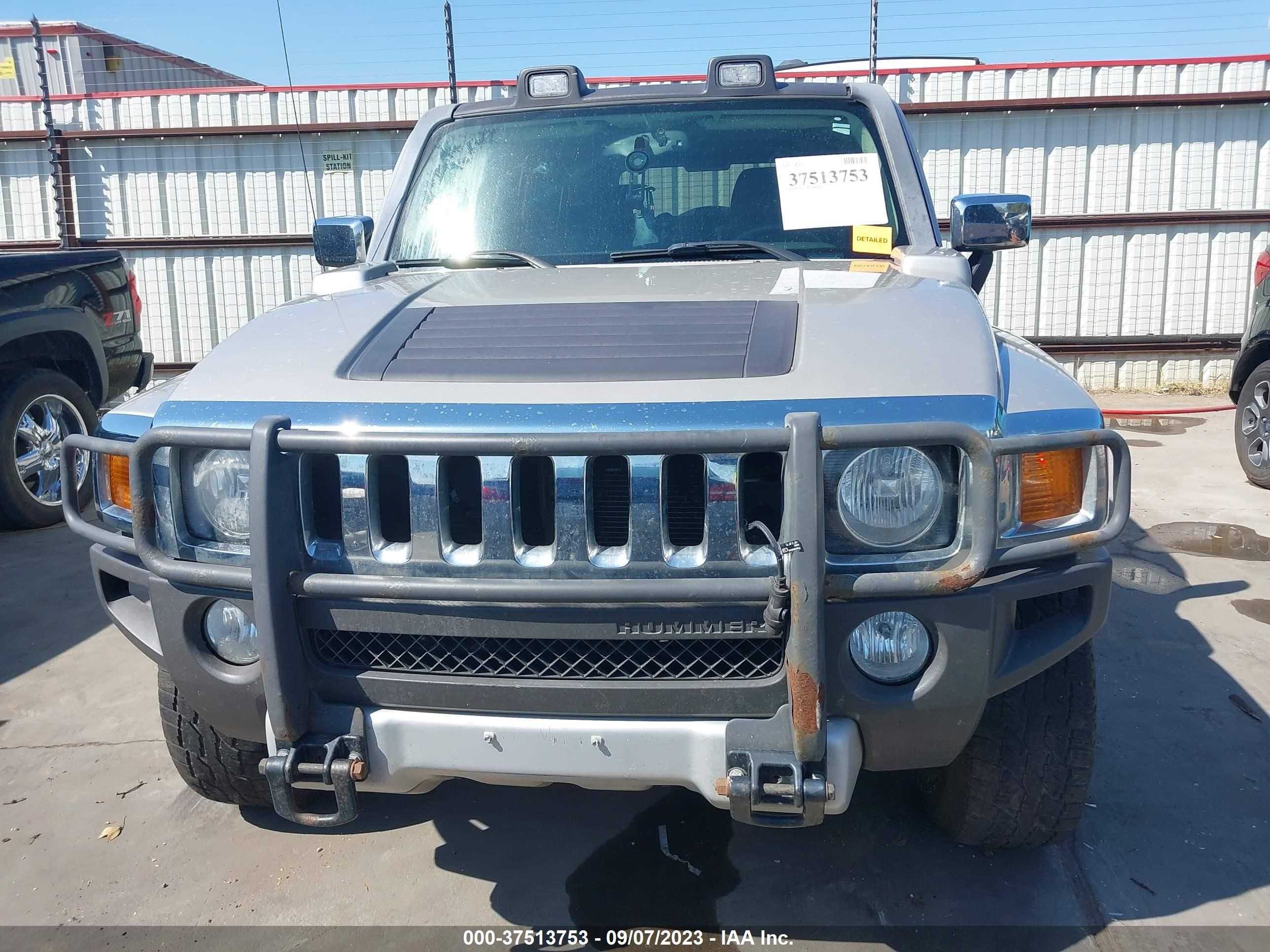 Photo 11 VIN: 5GTEN13E488145875 - HUMMER H3 