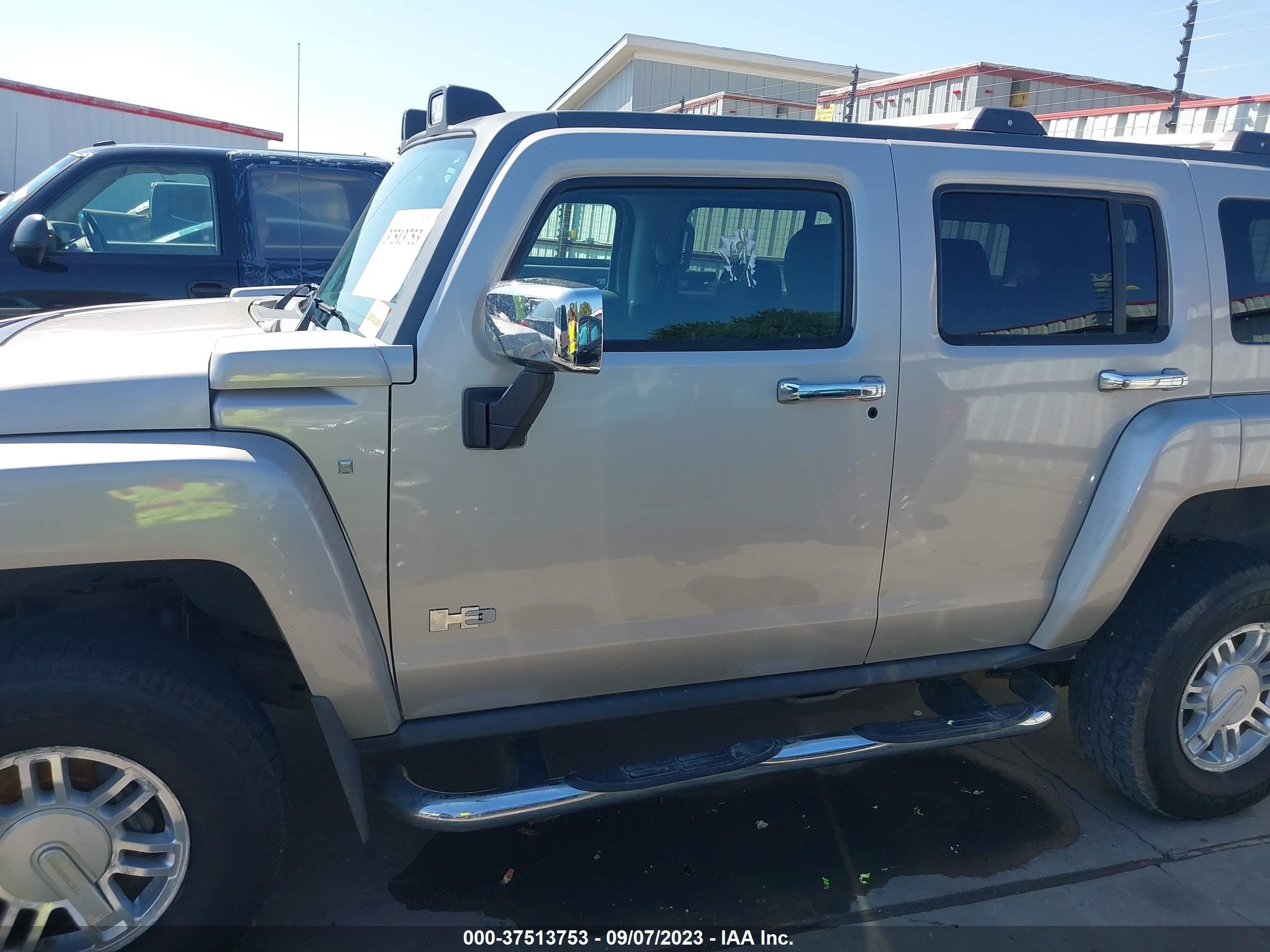 Photo 13 VIN: 5GTEN13E488145875 - HUMMER H3 