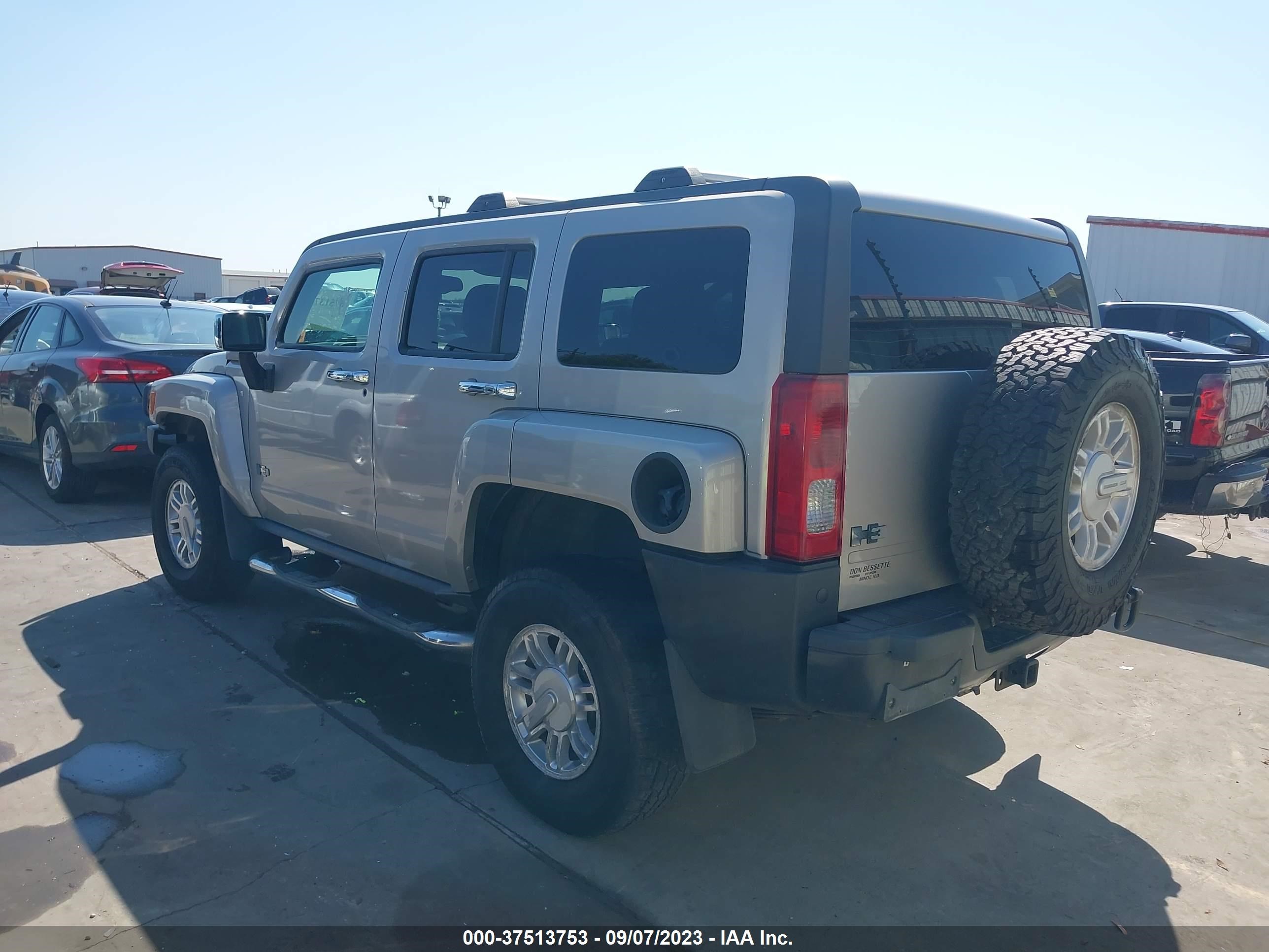 Photo 2 VIN: 5GTEN13E488145875 - HUMMER H3 