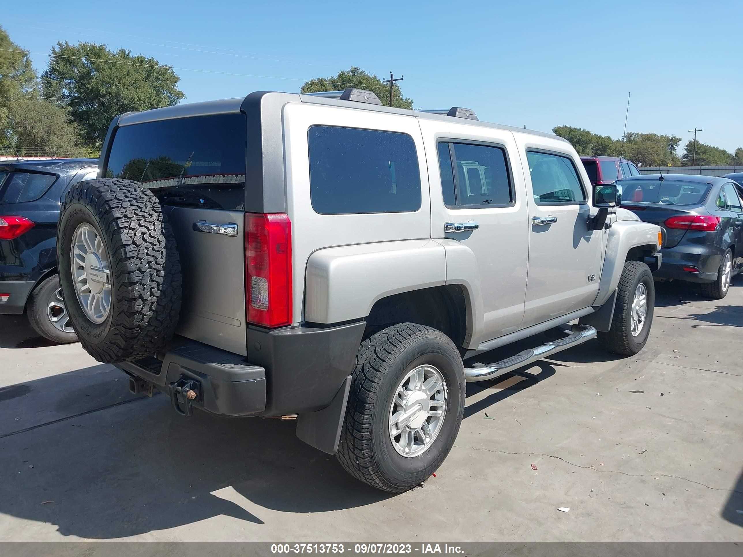 Photo 3 VIN: 5GTEN13E488145875 - HUMMER H3 