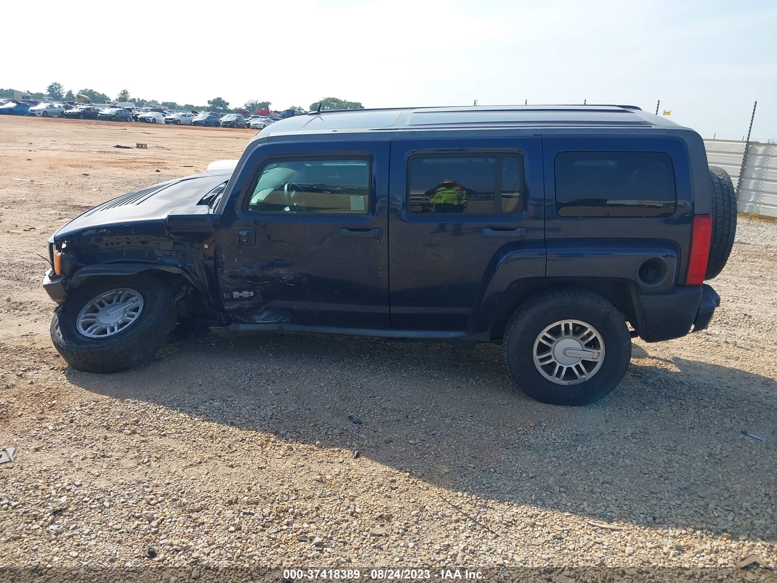 Photo 13 VIN: 5GTEN13E488182697 - HUMMER H3 