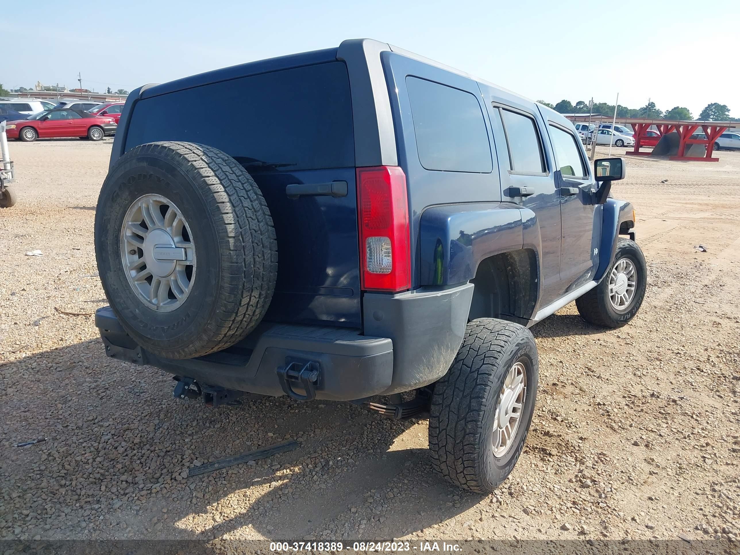 Photo 3 VIN: 5GTEN13E488182697 - HUMMER H3 