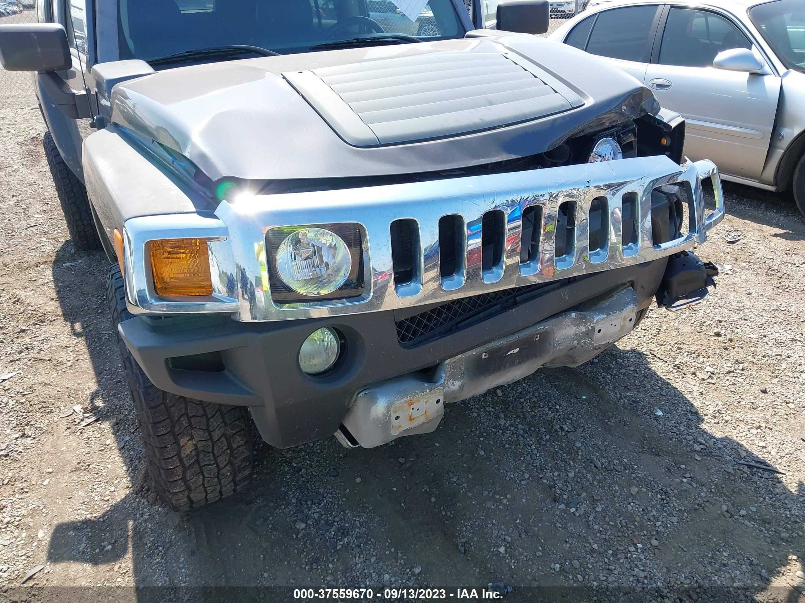 Photo 11 VIN: 5GTEN13E498120850 - HUMMER H3 