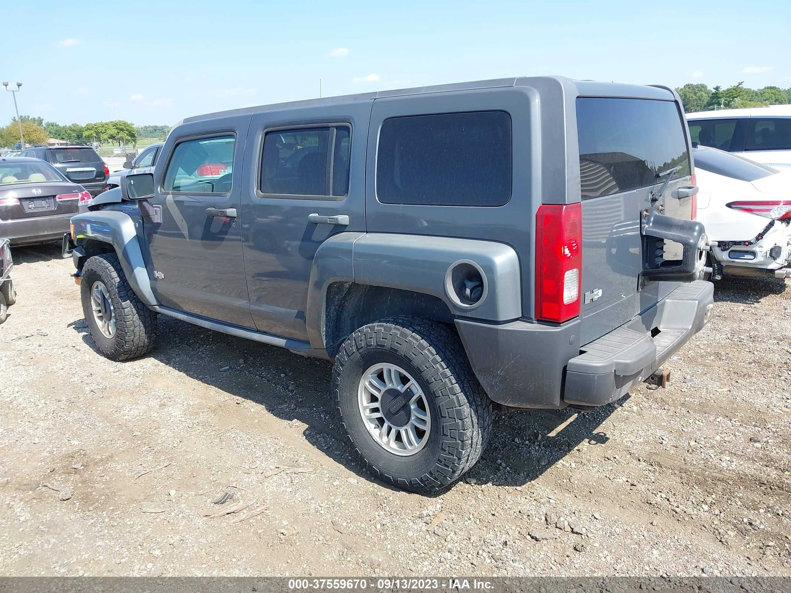 Photo 2 VIN: 5GTEN13E498120850 - HUMMER H3 