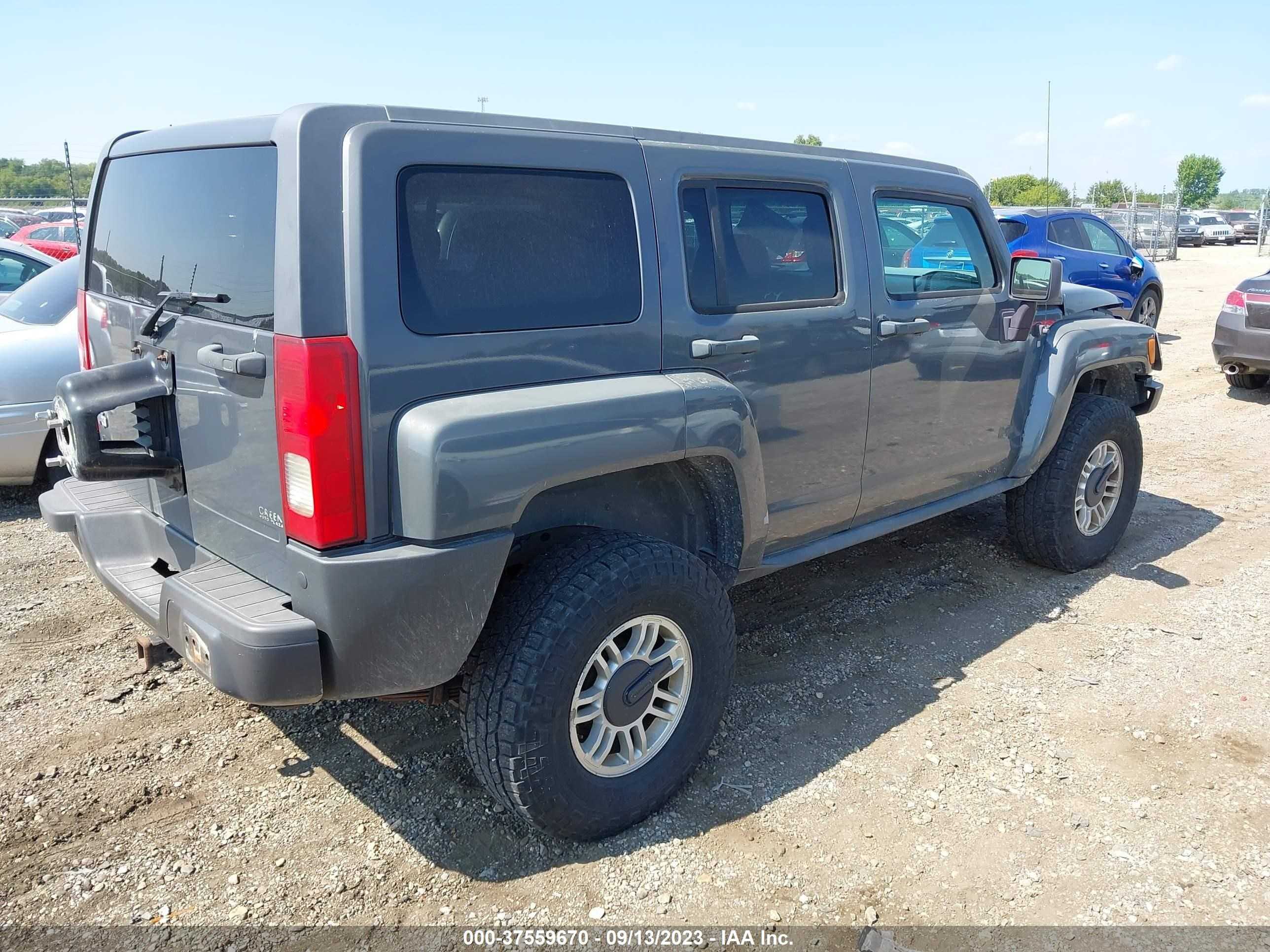 Photo 3 VIN: 5GTEN13E498120850 - HUMMER H3 