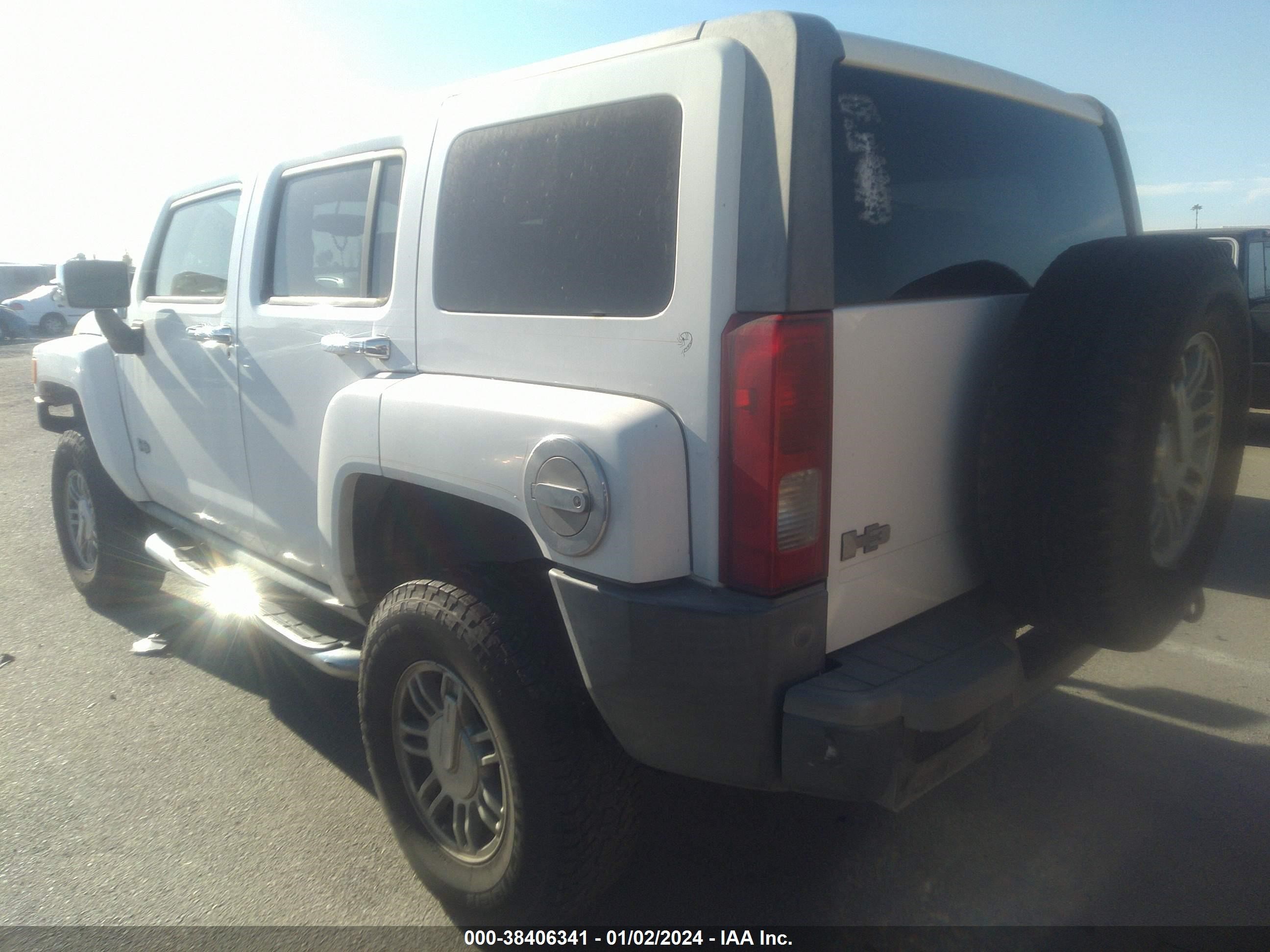 Photo 2 VIN: 5GTEN13E588160742 - HUMMER H3 