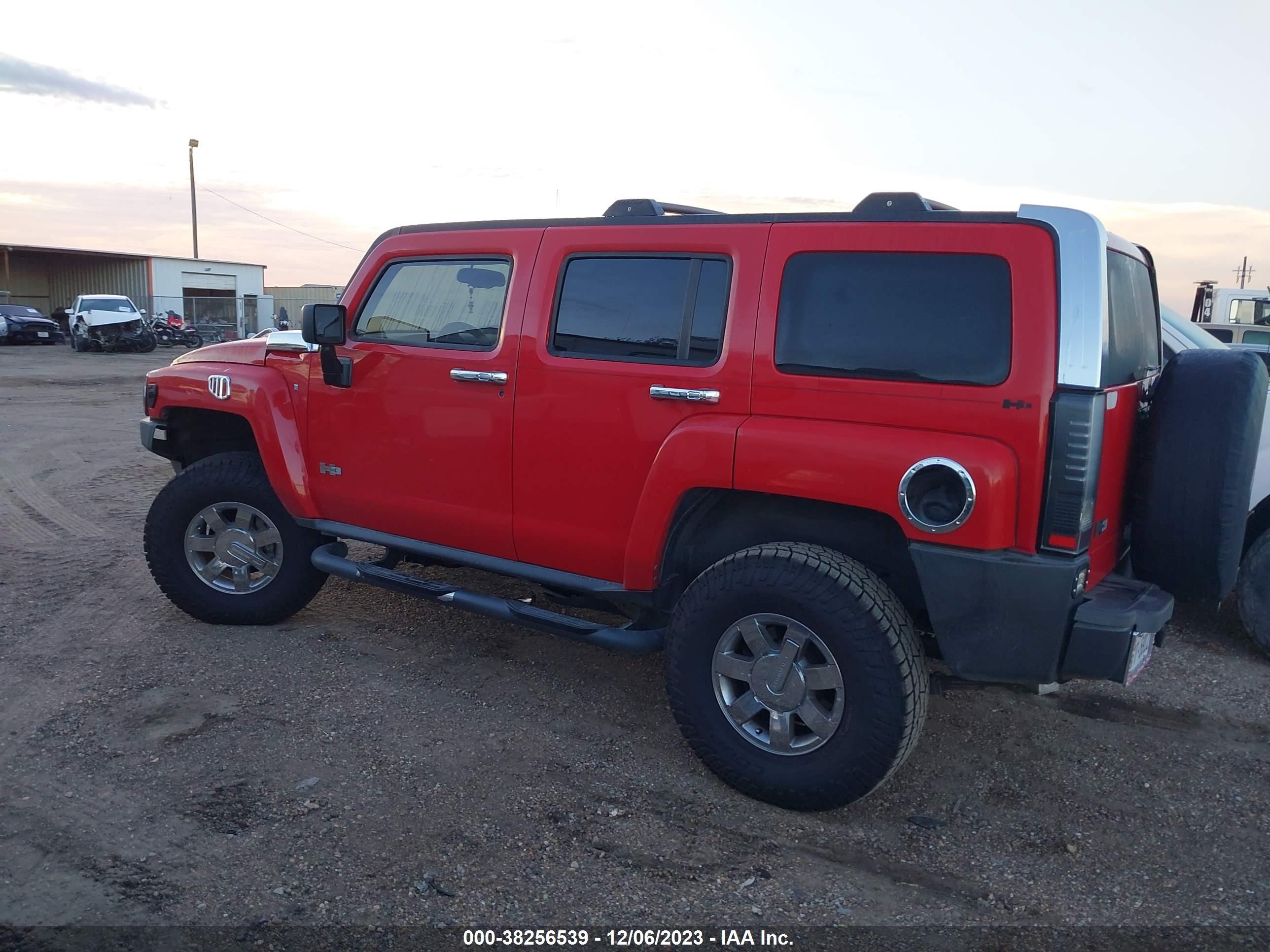 Photo 2 VIN: 5GTEN13E688131914 - HUMMER H3 