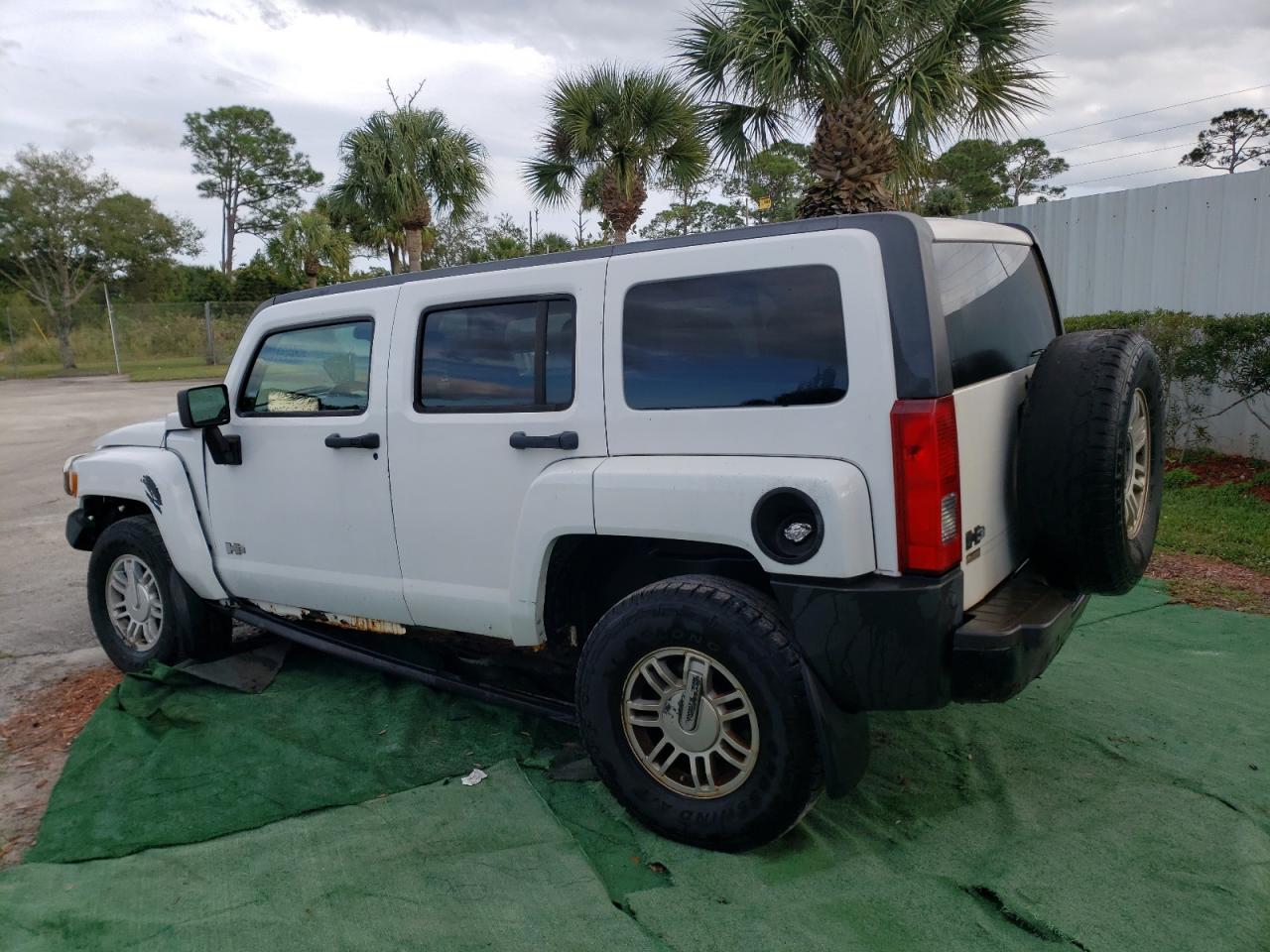 Photo 1 VIN: 5GTEN13E688136725 - HUMMER H3 