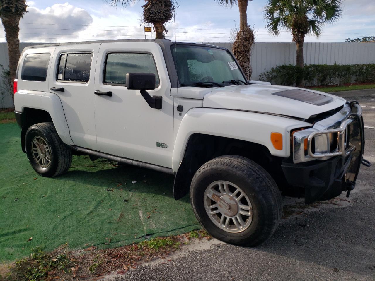 Photo 3 VIN: 5GTEN13E688136725 - HUMMER H3 