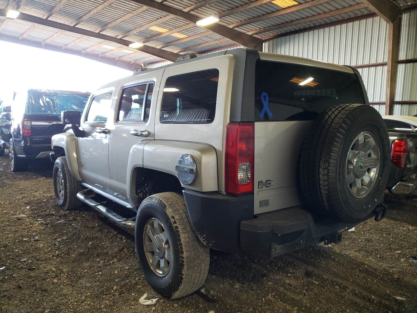 Photo 2 VIN: 5GTEN13E788144638 - HUMMER H3 