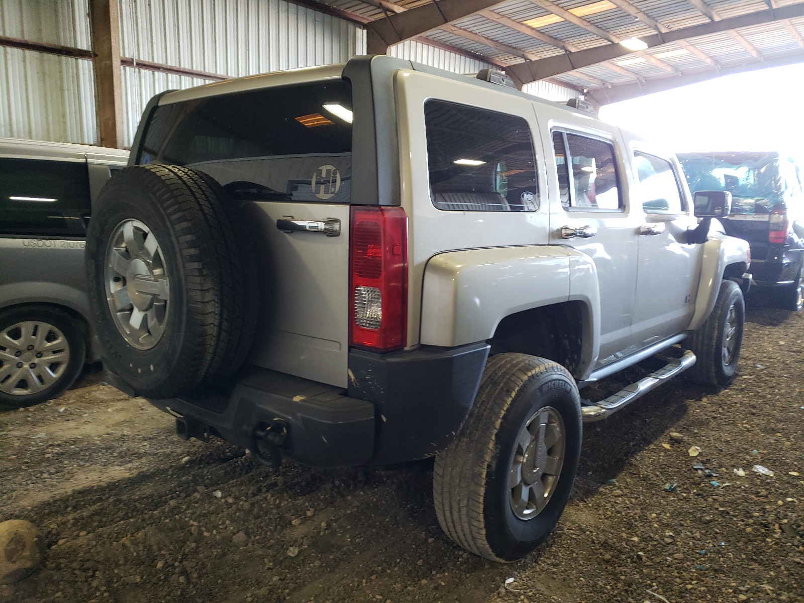 Photo 3 VIN: 5GTEN13E788144638 - HUMMER H3 