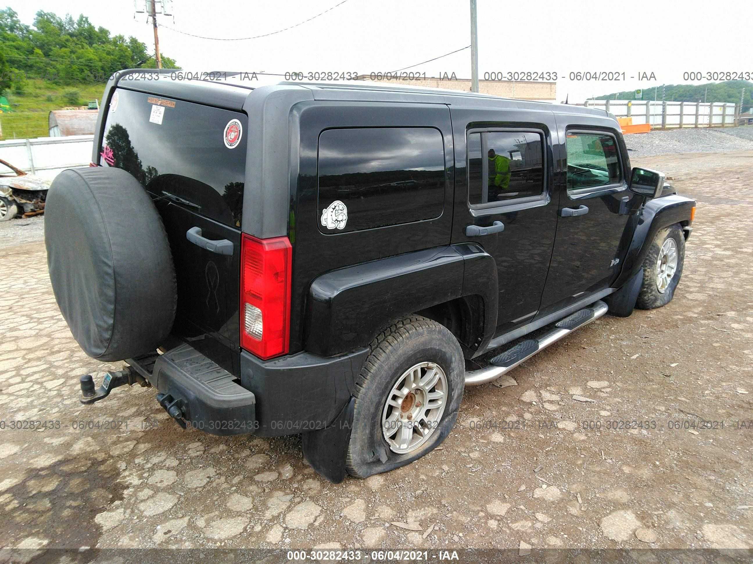 Photo 3 VIN: 5GTEN13E988155527 - HUMMER H3 