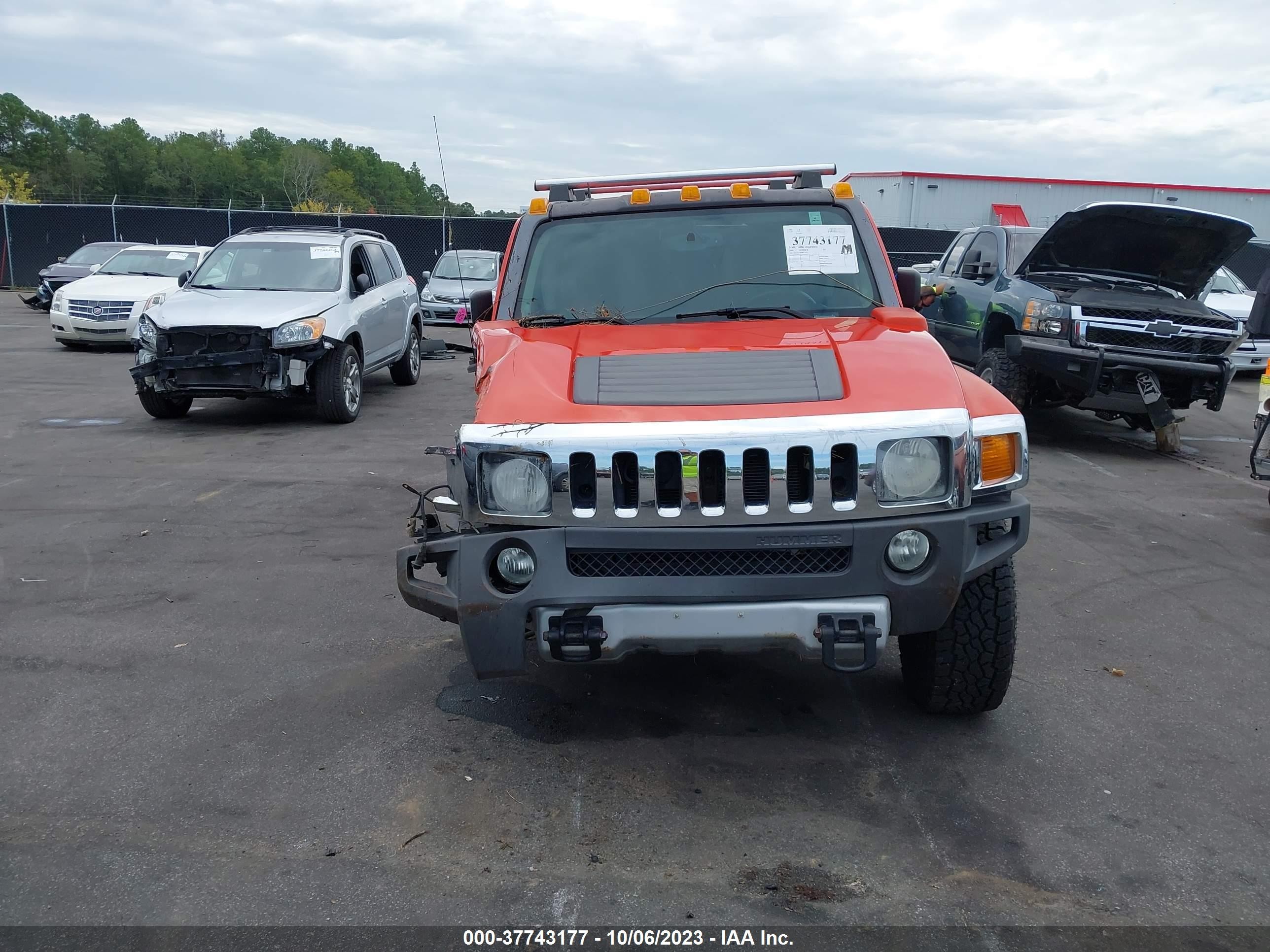 Photo 12 VIN: 5GTEN13E988175552 - HUMMER H3 