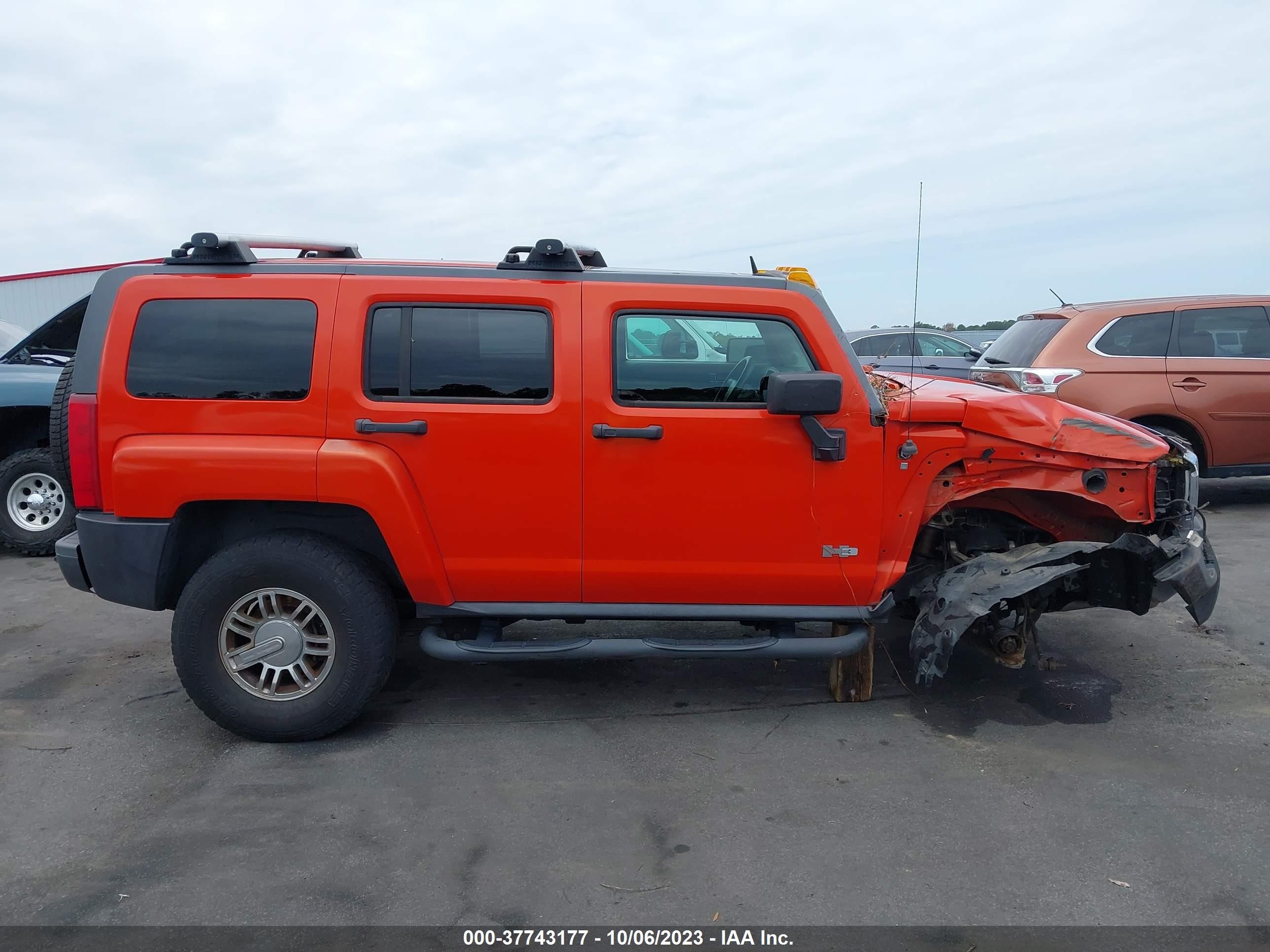 Photo 13 VIN: 5GTEN13E988175552 - HUMMER H3 