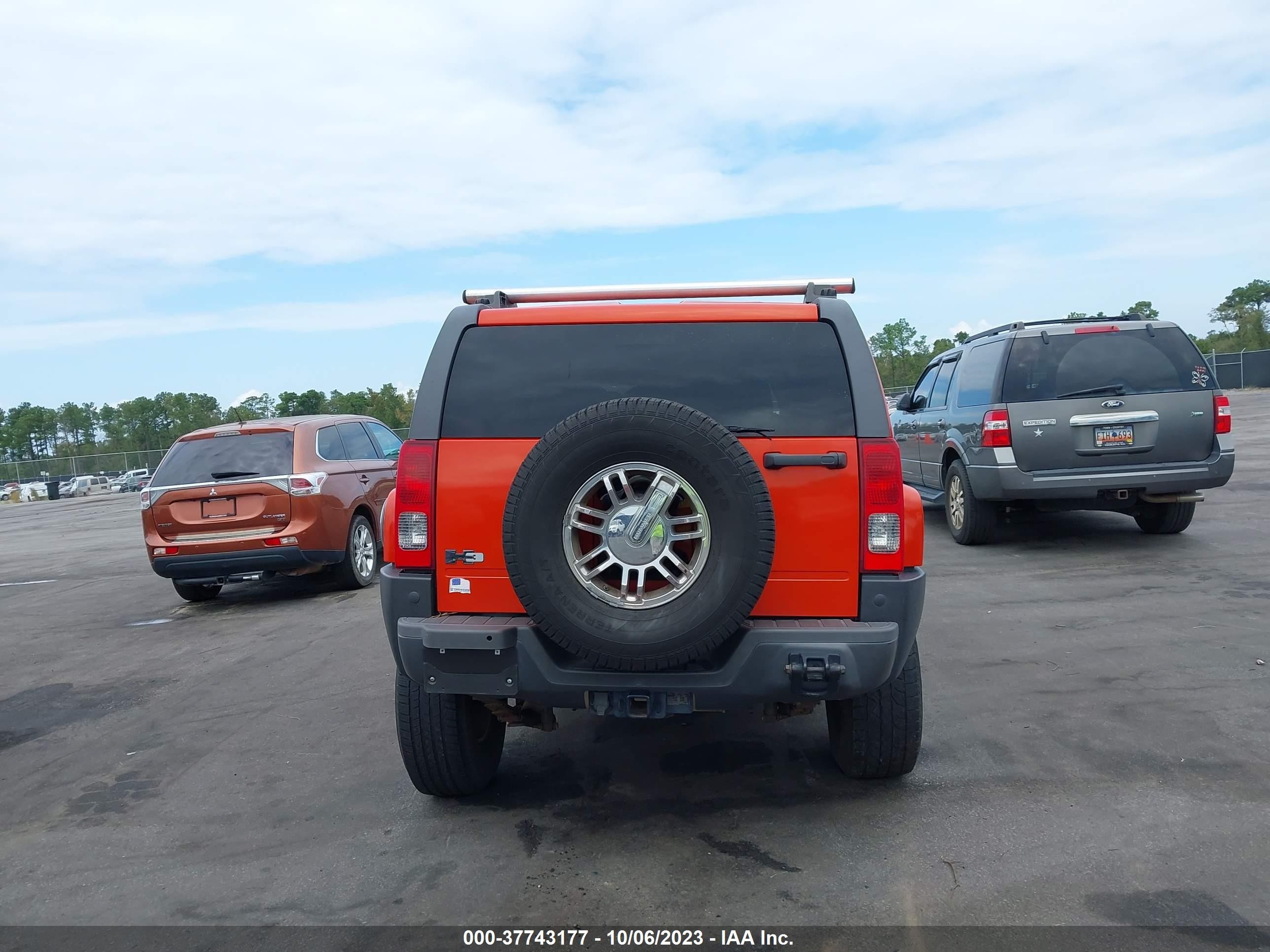 Photo 16 VIN: 5GTEN13E988175552 - HUMMER H3 