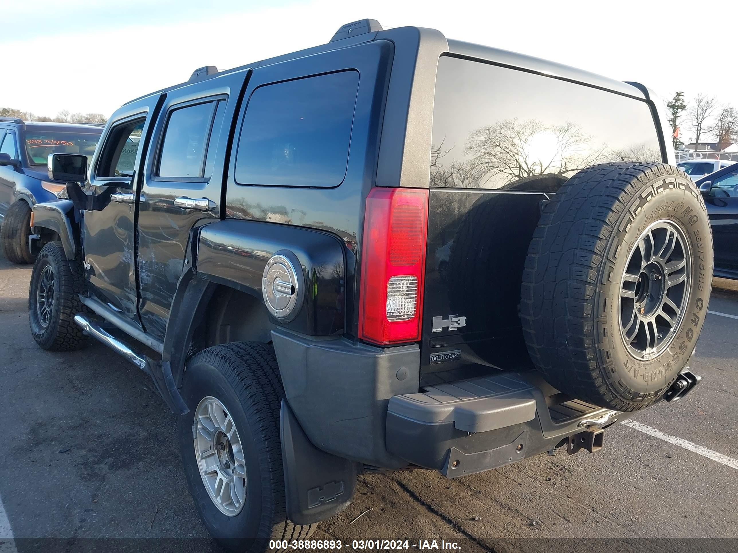 Photo 2 VIN: 5GTEN13EX88133276 - HUMMER NULL 