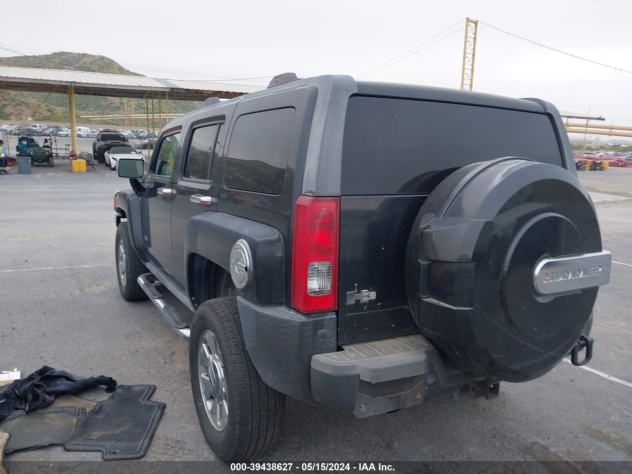 Photo 2 VIN: 5GTEN13EX88137067 - HUMMER H3 