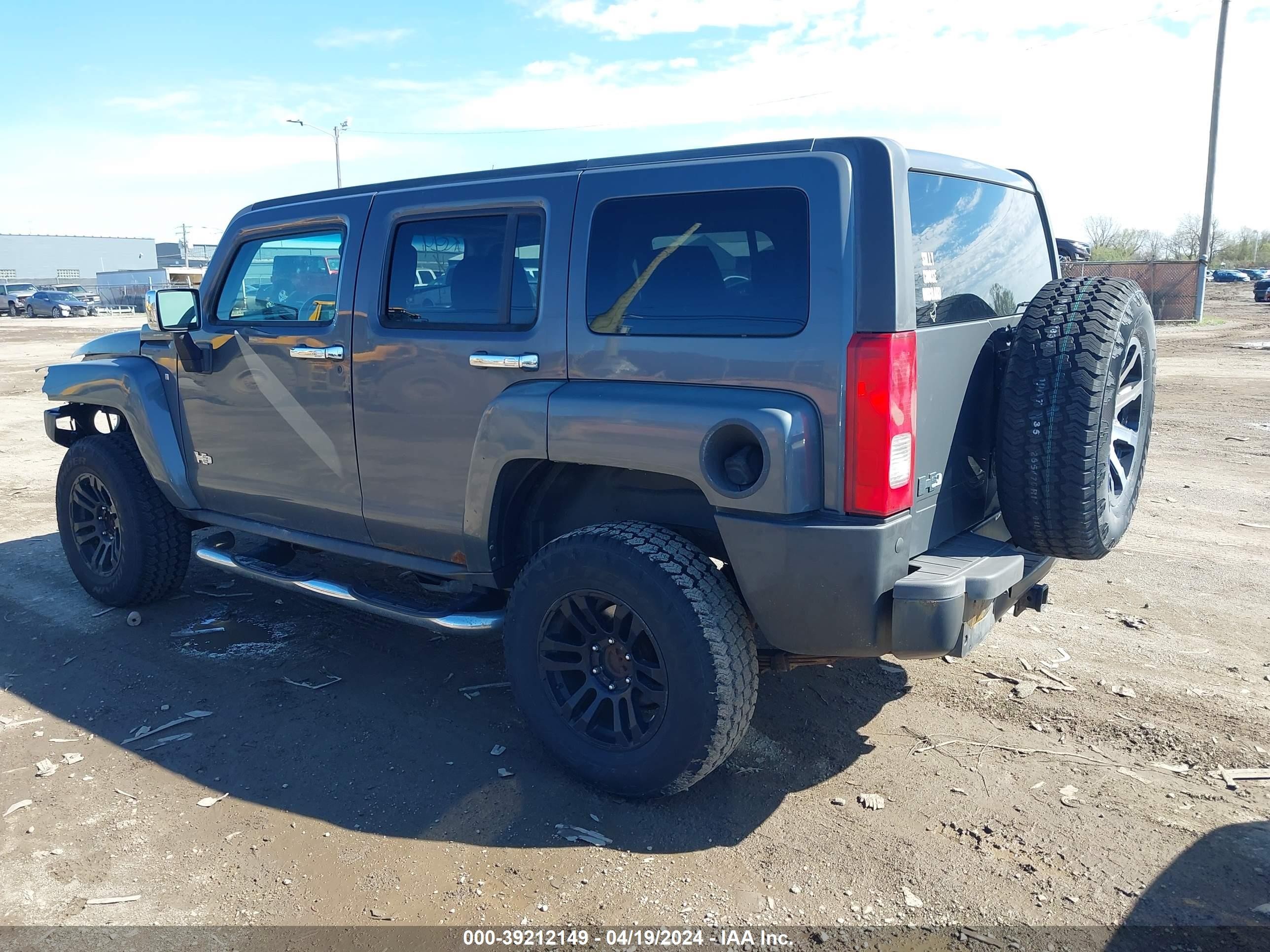 Photo 2 VIN: 5GTEN13EX88165564 - HUMMER NULL 