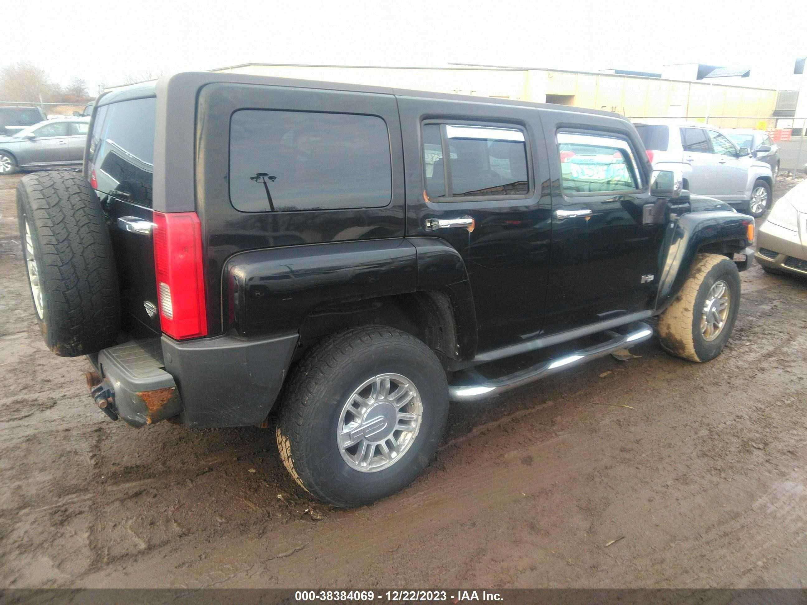 Photo 3 VIN: 5GTEN13L088111981 - HUMMER H3 