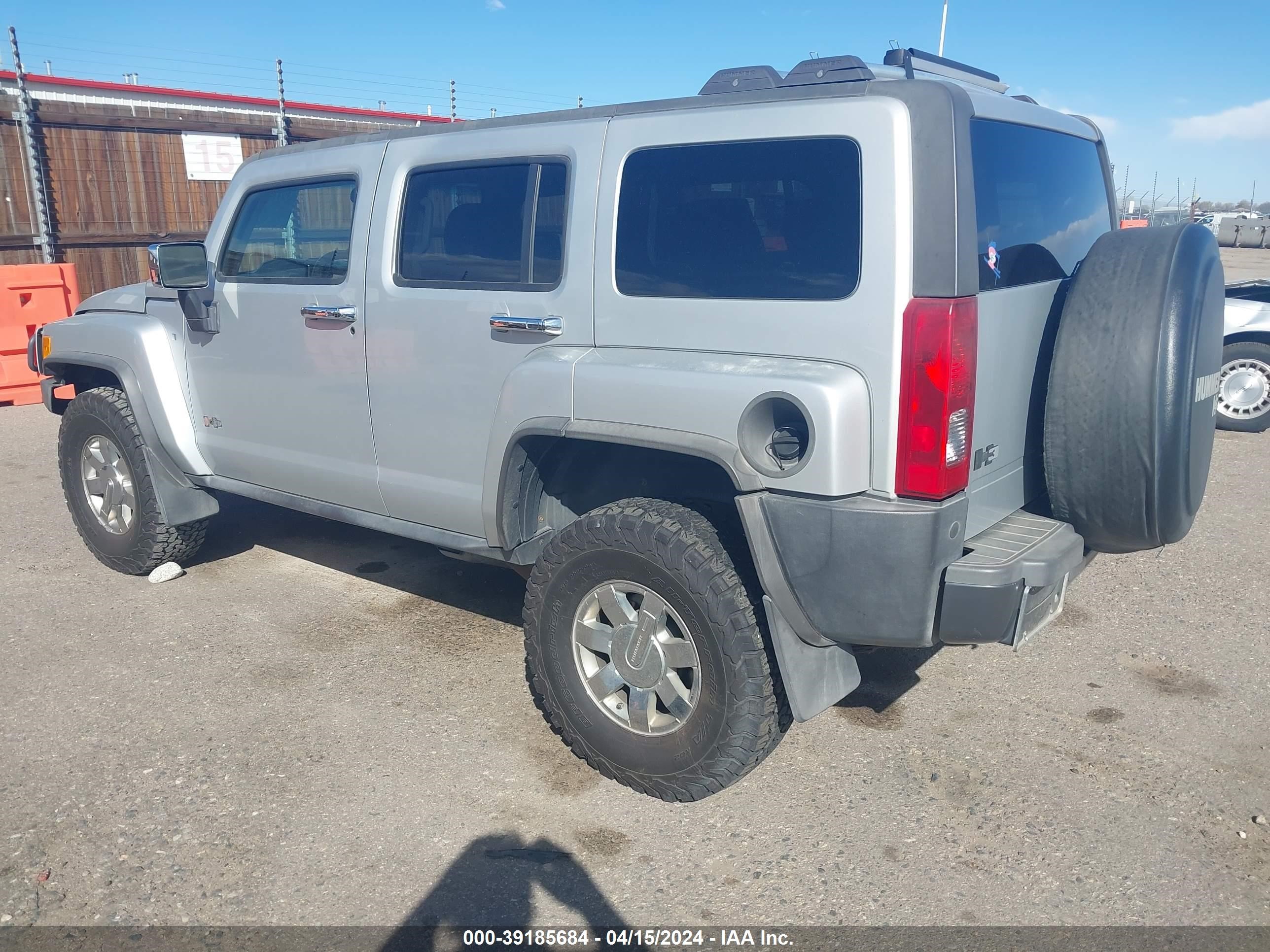 Photo 2 VIN: 5GTEN13L098118978 - HUMMER H2 