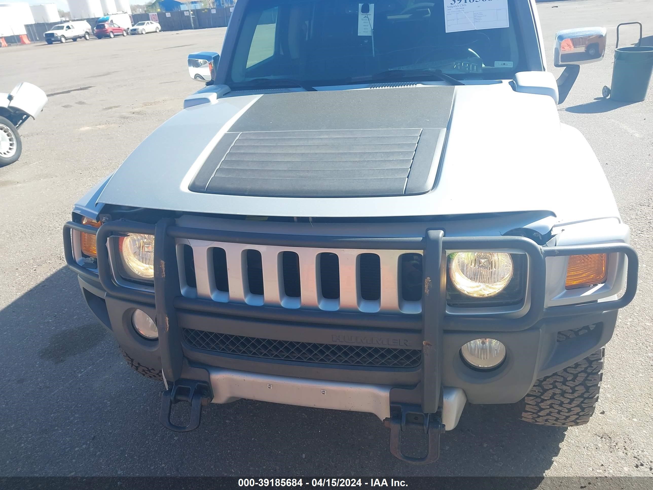 Photo 5 VIN: 5GTEN13L098118978 - HUMMER H2 