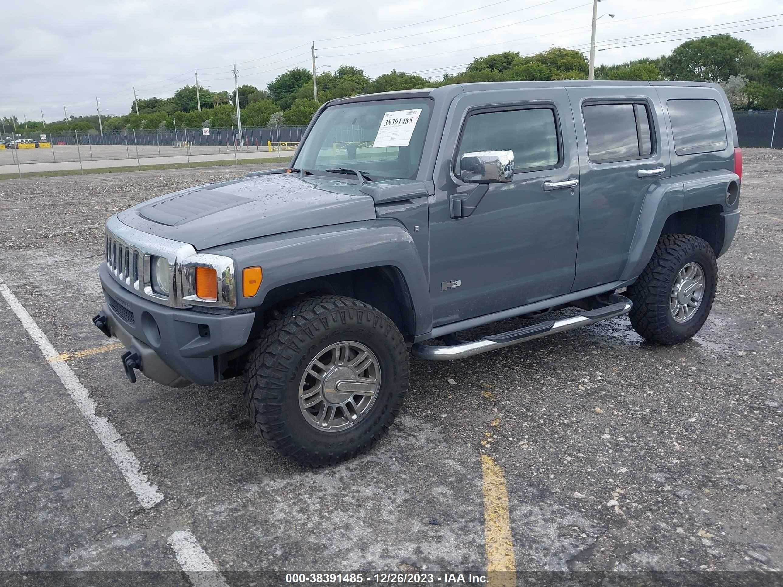 Photo 1 VIN: 5GTEN13L188109057 - HUMMER H3 