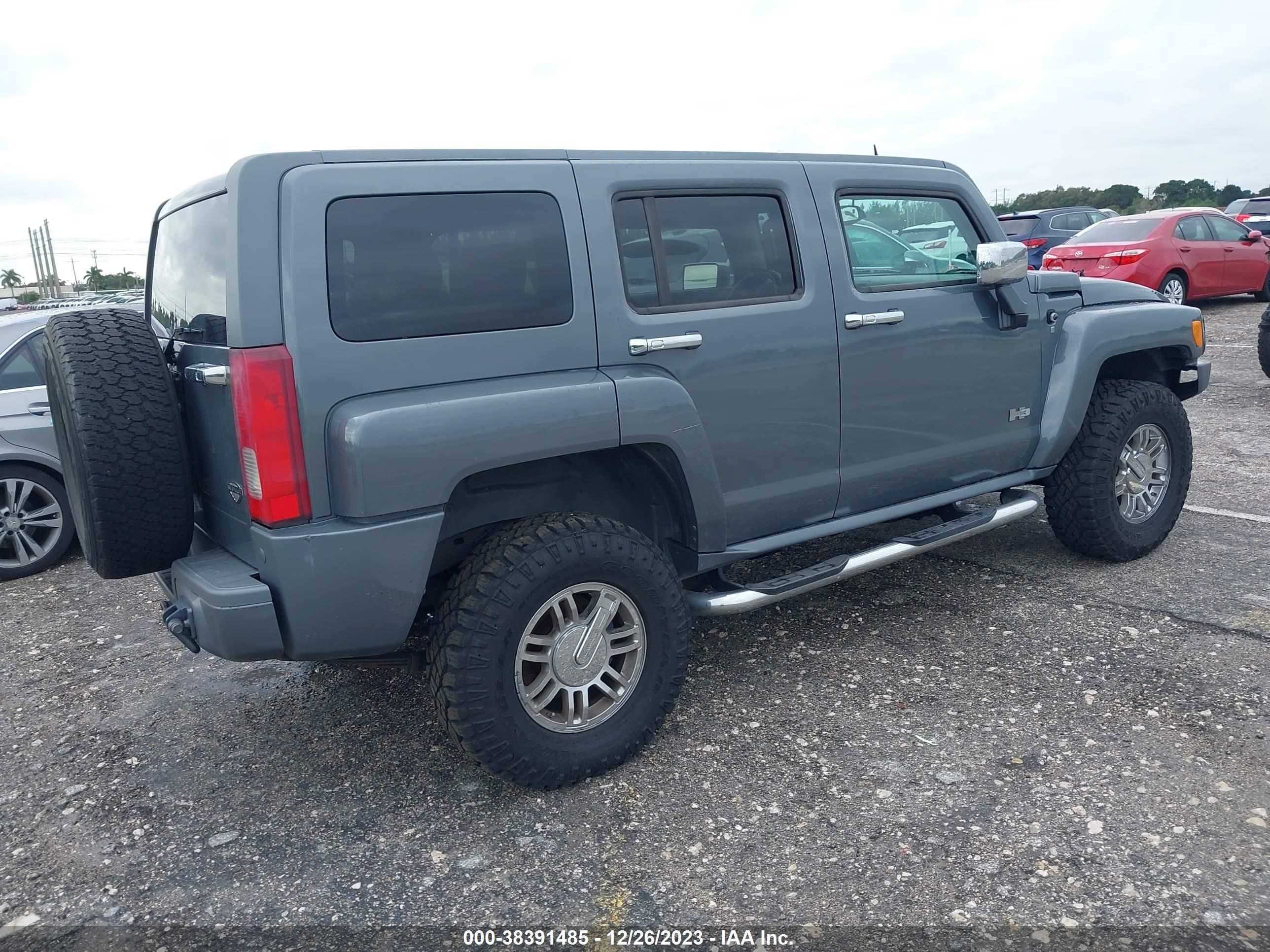 Photo 3 VIN: 5GTEN13L188109057 - HUMMER H3 