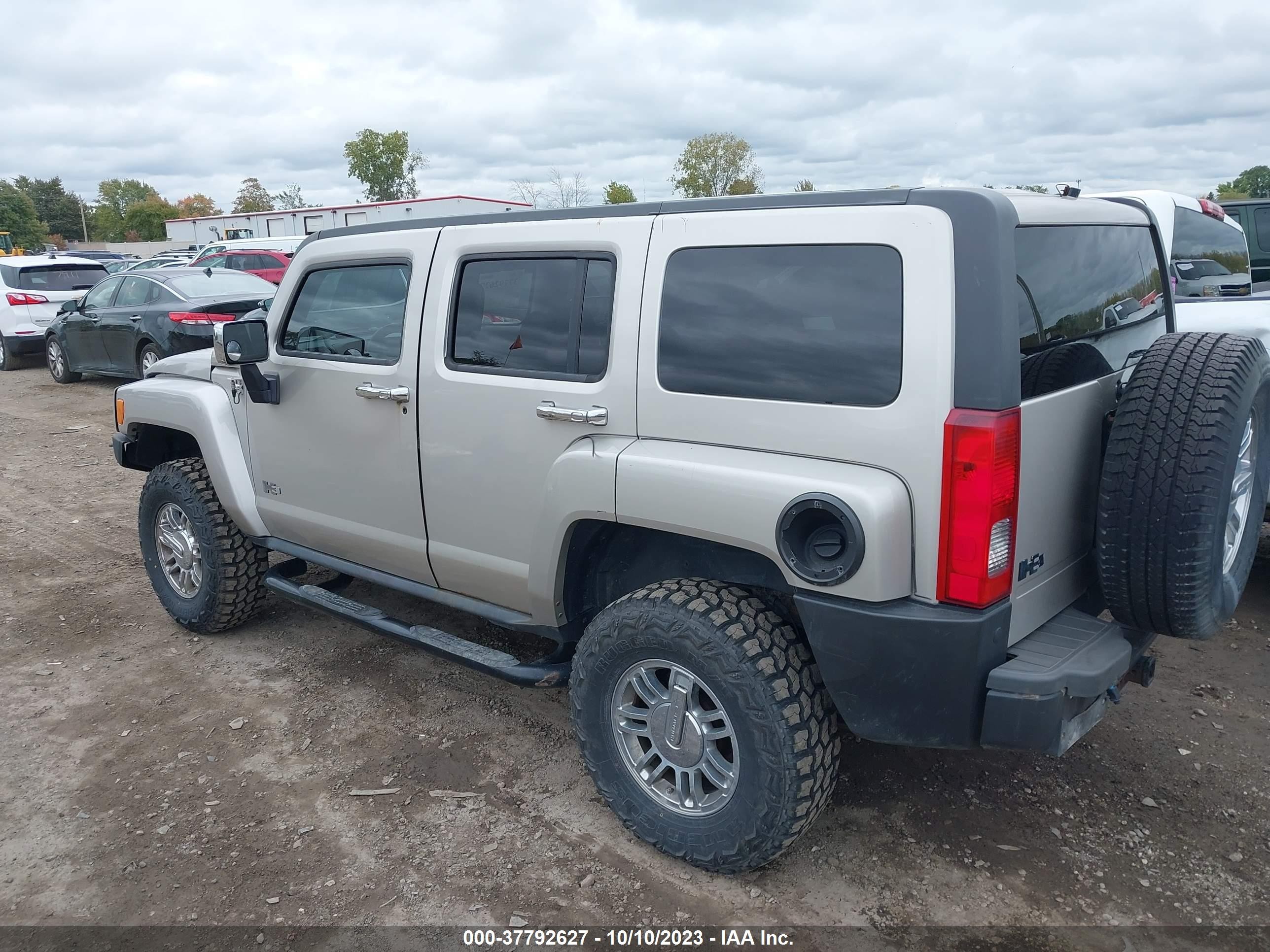 Photo 2 VIN: 5GTEN13L388135353 - HUMMER H3 