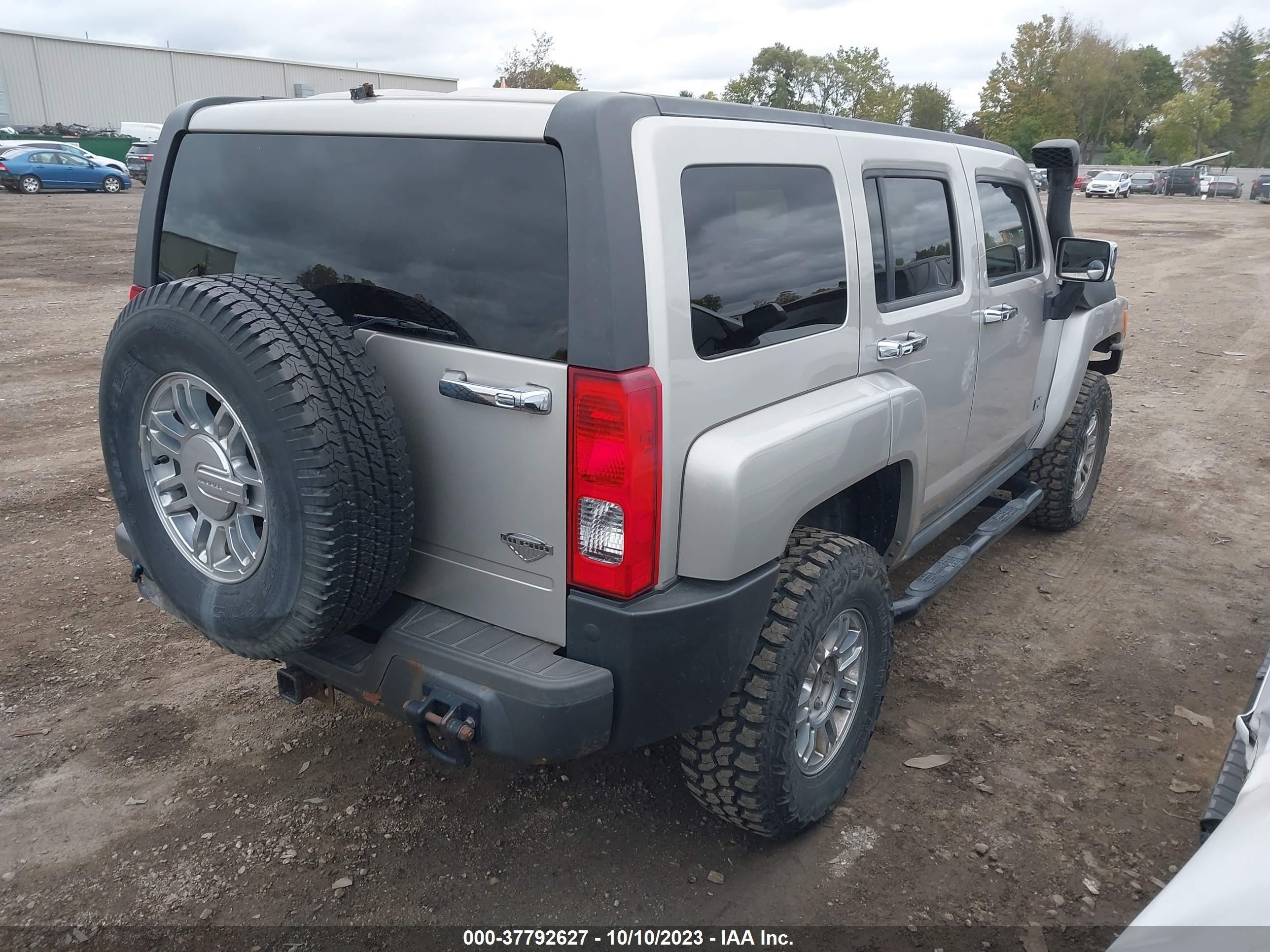 Photo 3 VIN: 5GTEN13L388135353 - HUMMER H3 