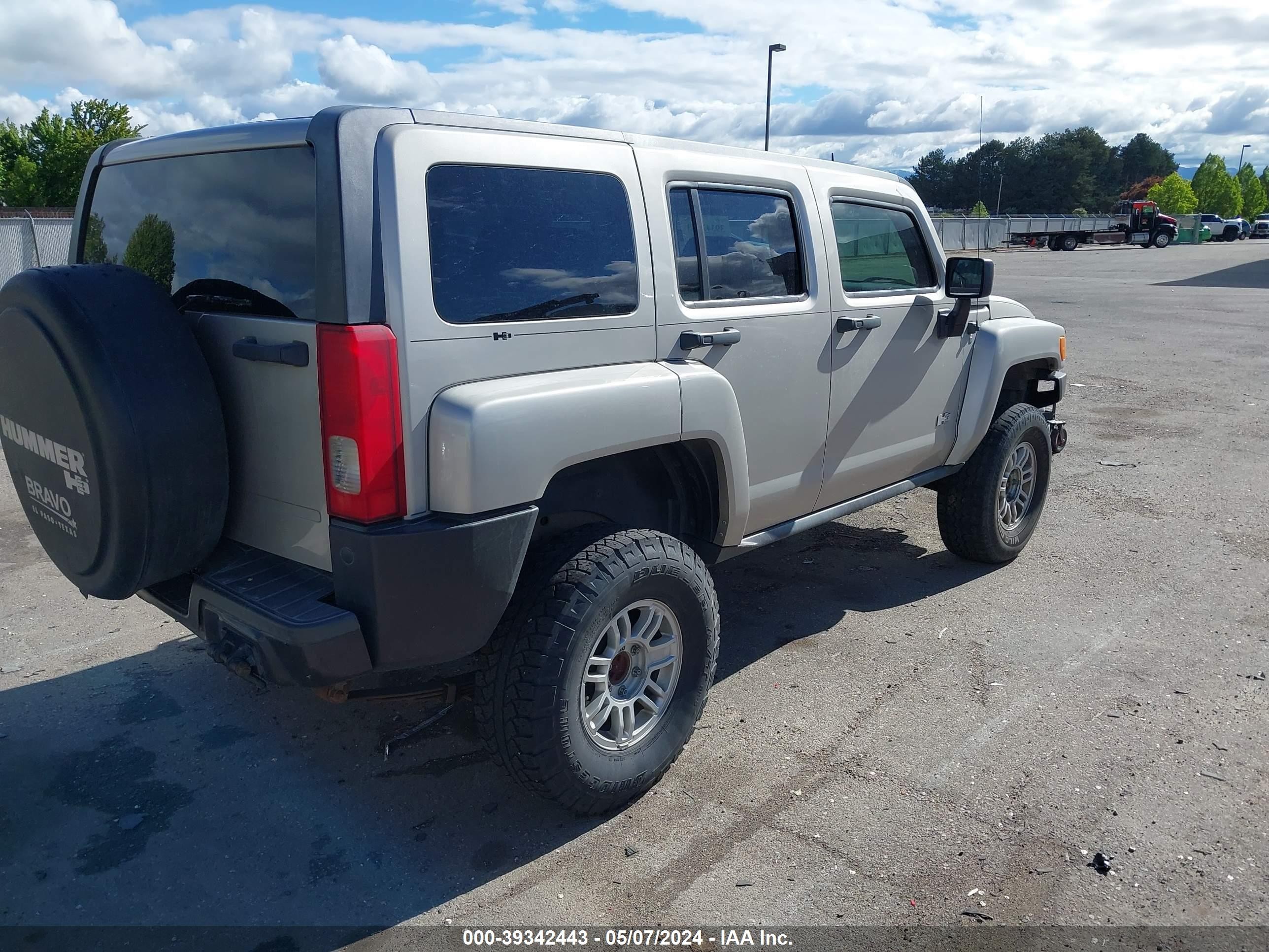 Photo 3 VIN: 5GTEN33E488183960 - HUMMER NULL 