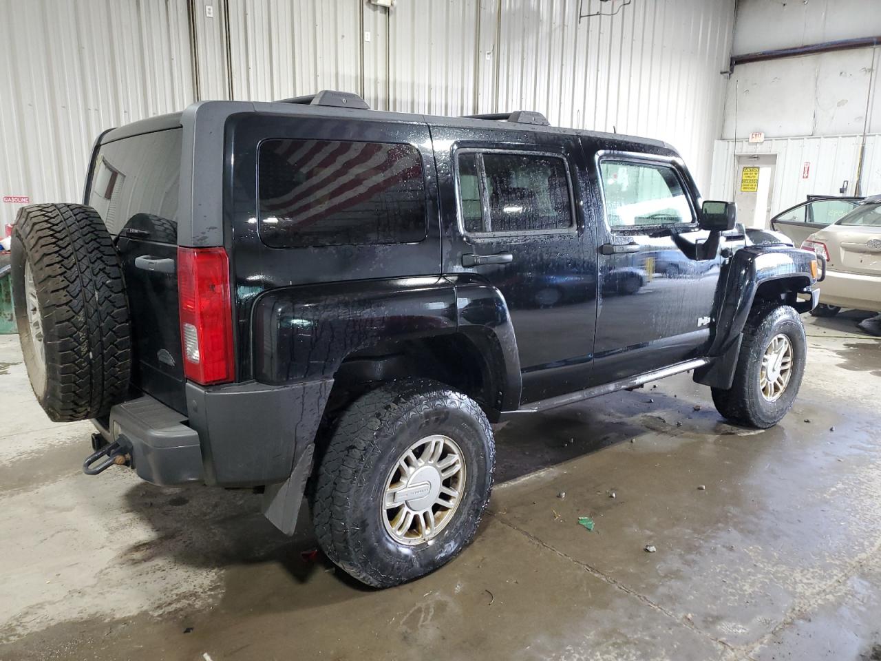 Photo 2 VIN: 5GTEN33EX88187639 - HUMMER H3 